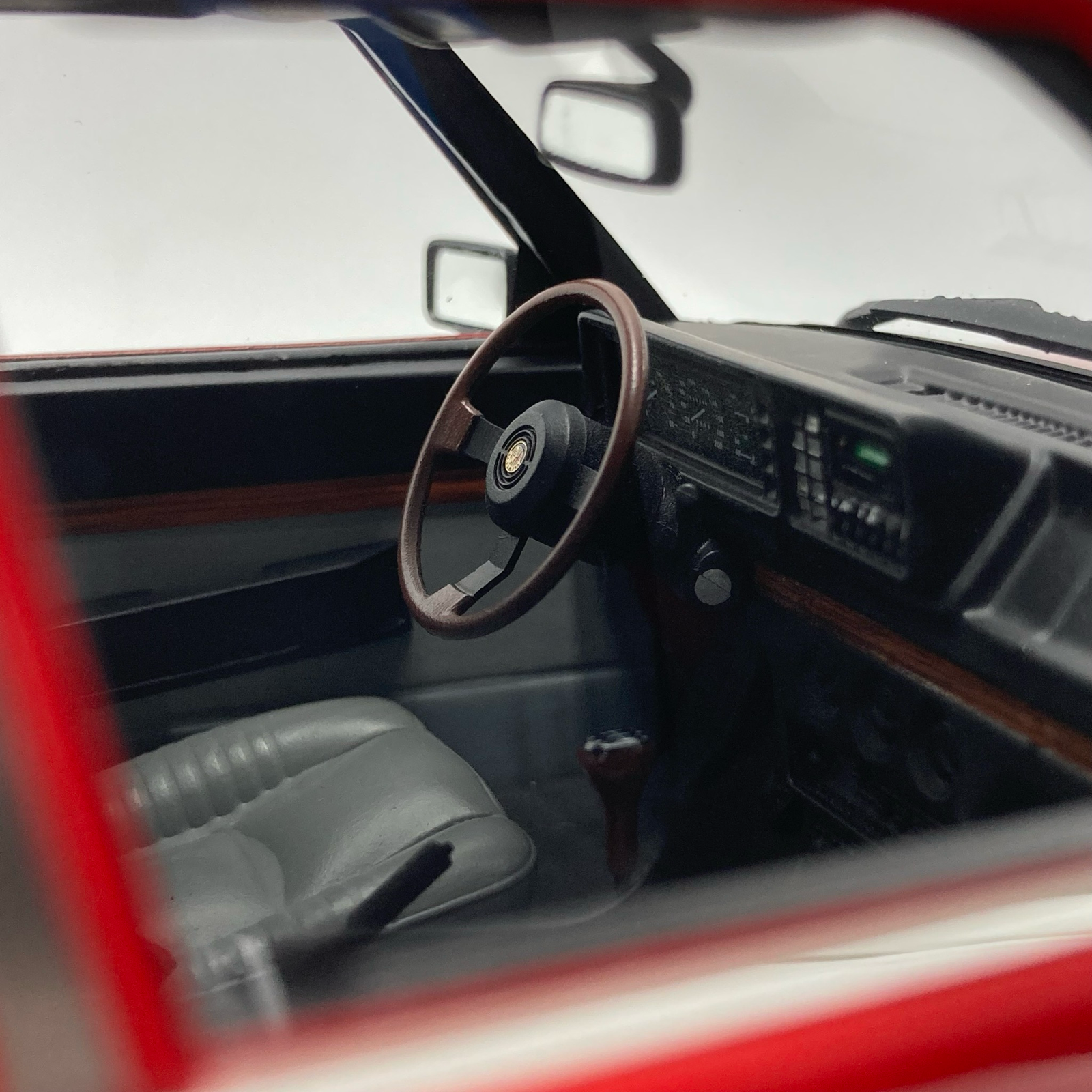 Alfa Romeo Alfetta 2.0 Quadrifoglio Oro Alfa Rosso 1983 – Image 9