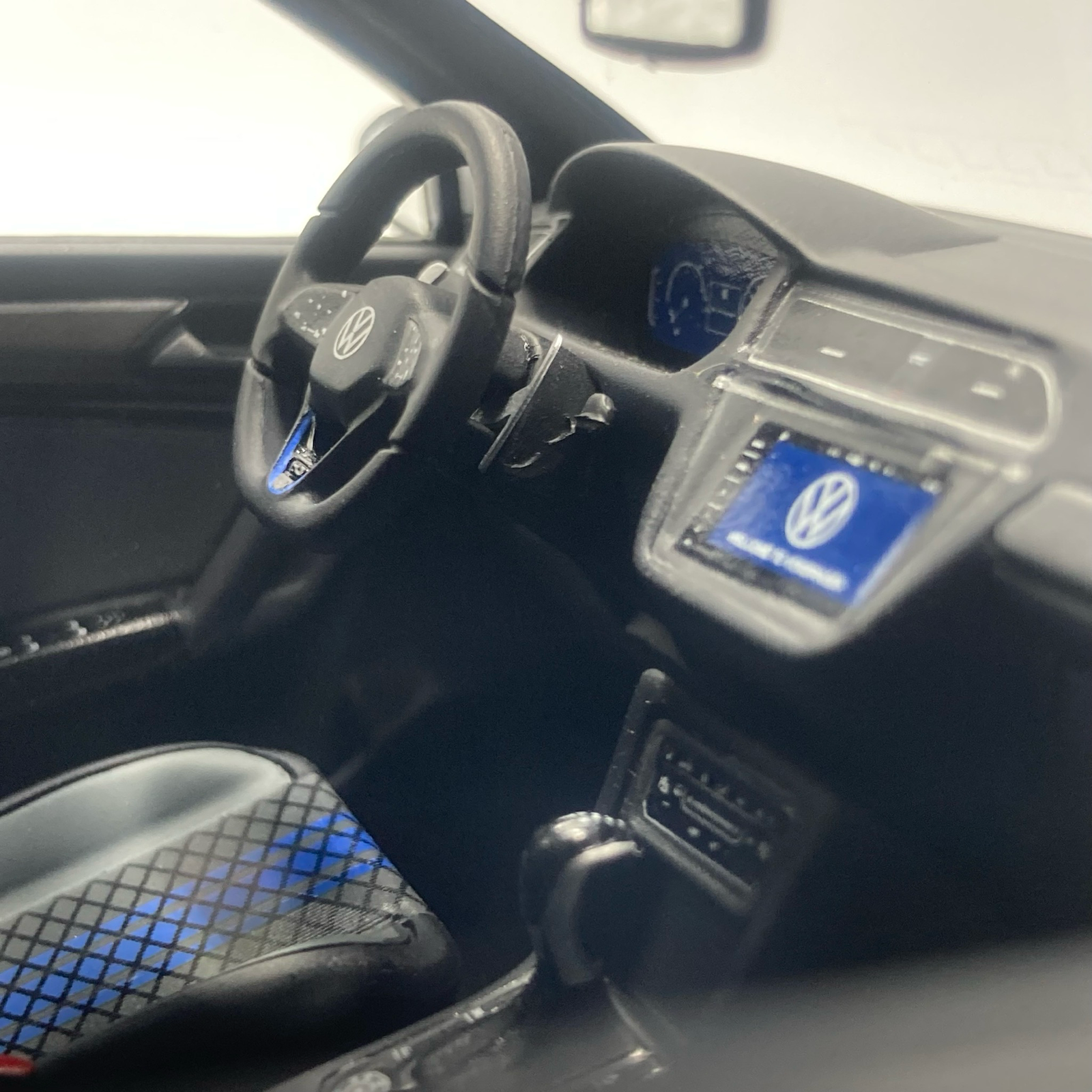 VW Tiguan R Lapiz Blue Metallic 2021 – Image 9