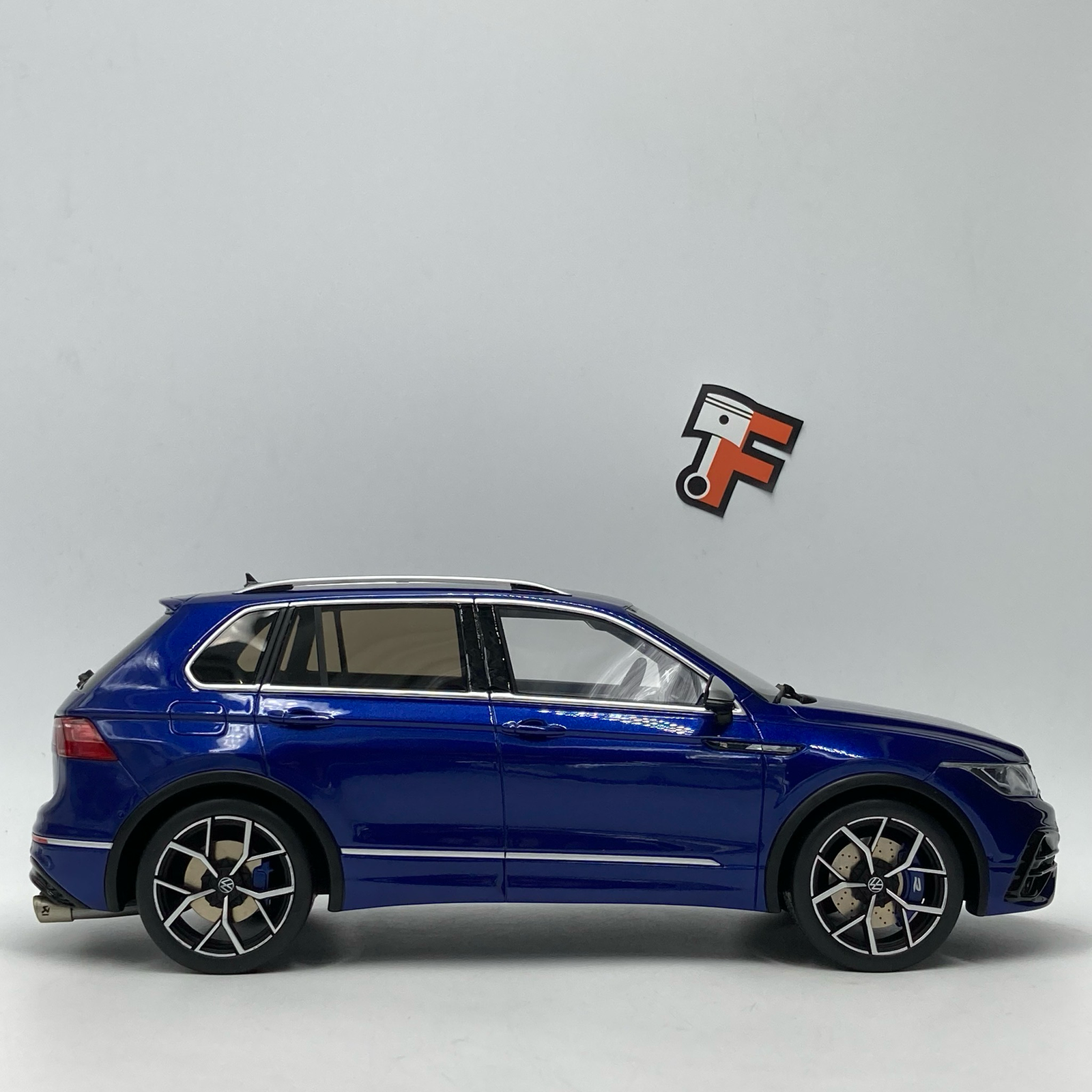 VW Tiguan R Lapiz Blue Metallic 2021 – Image 2