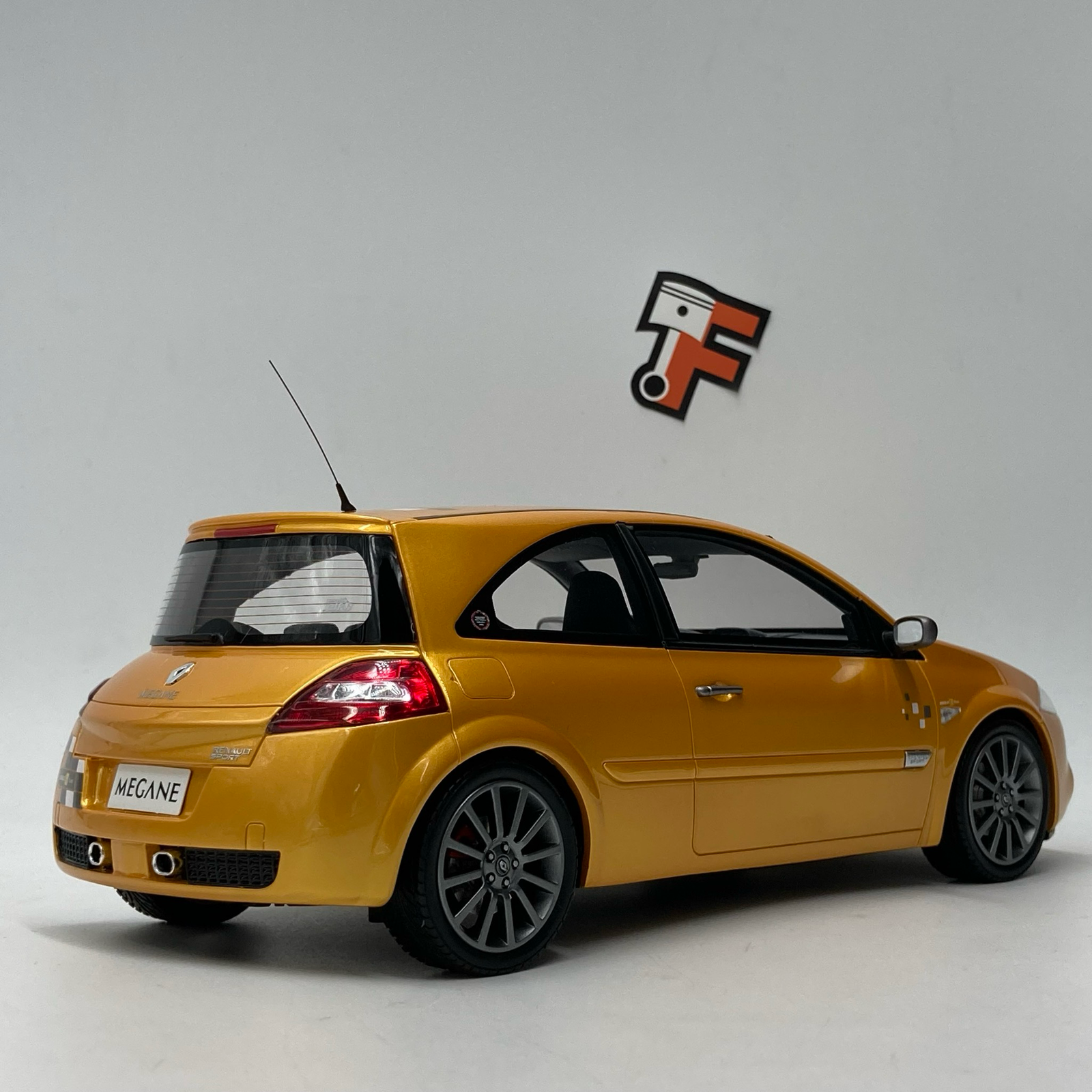 Renault Megane II RS F1 Team R26 – Image 3