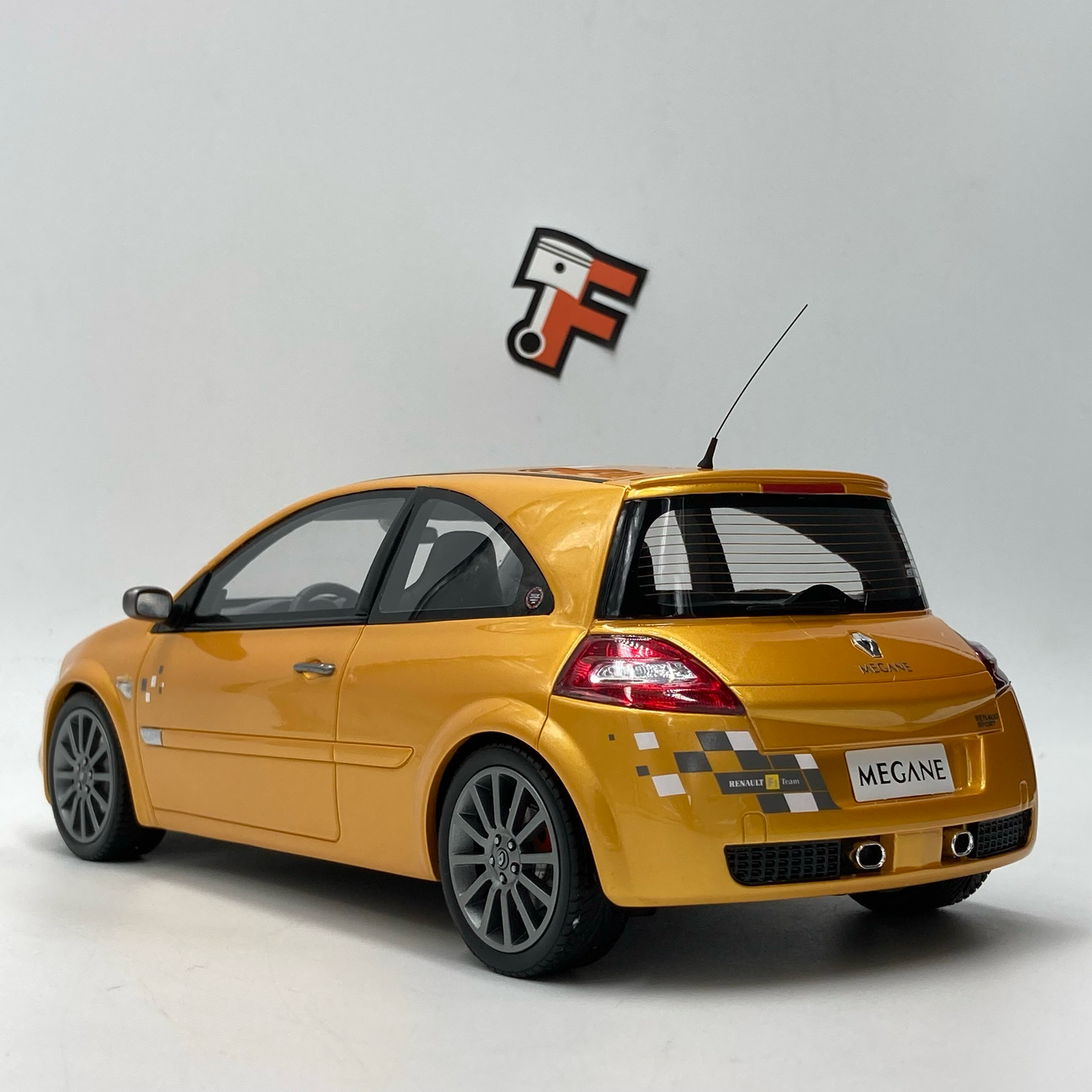 Renault Megane II RS F1 Team R26 – Image 4