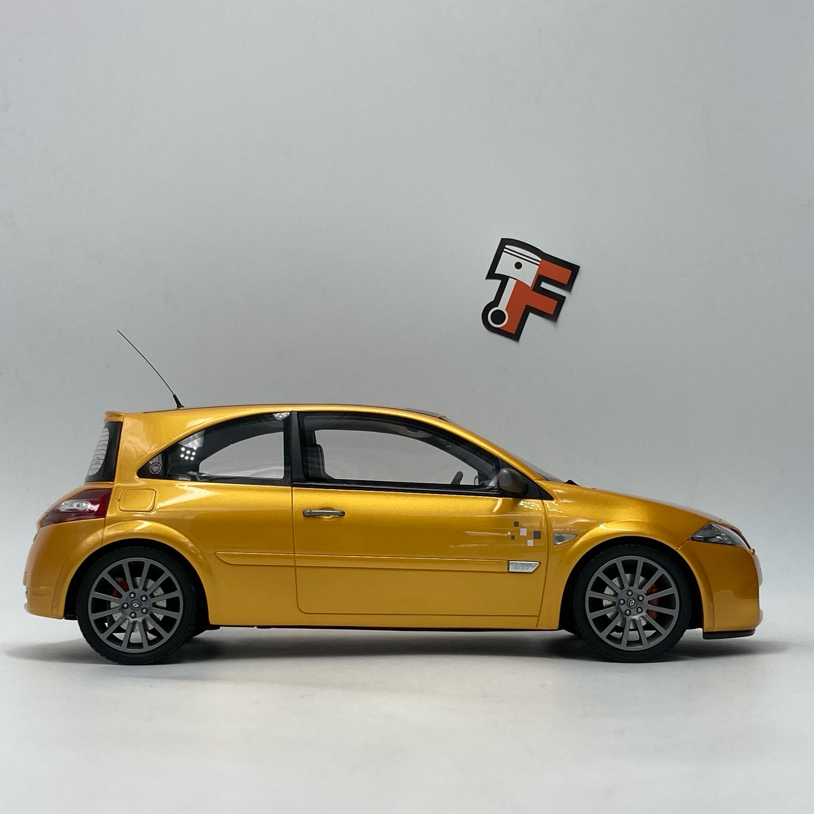 Renault Megane II RS F1 Team R26 – Image 2