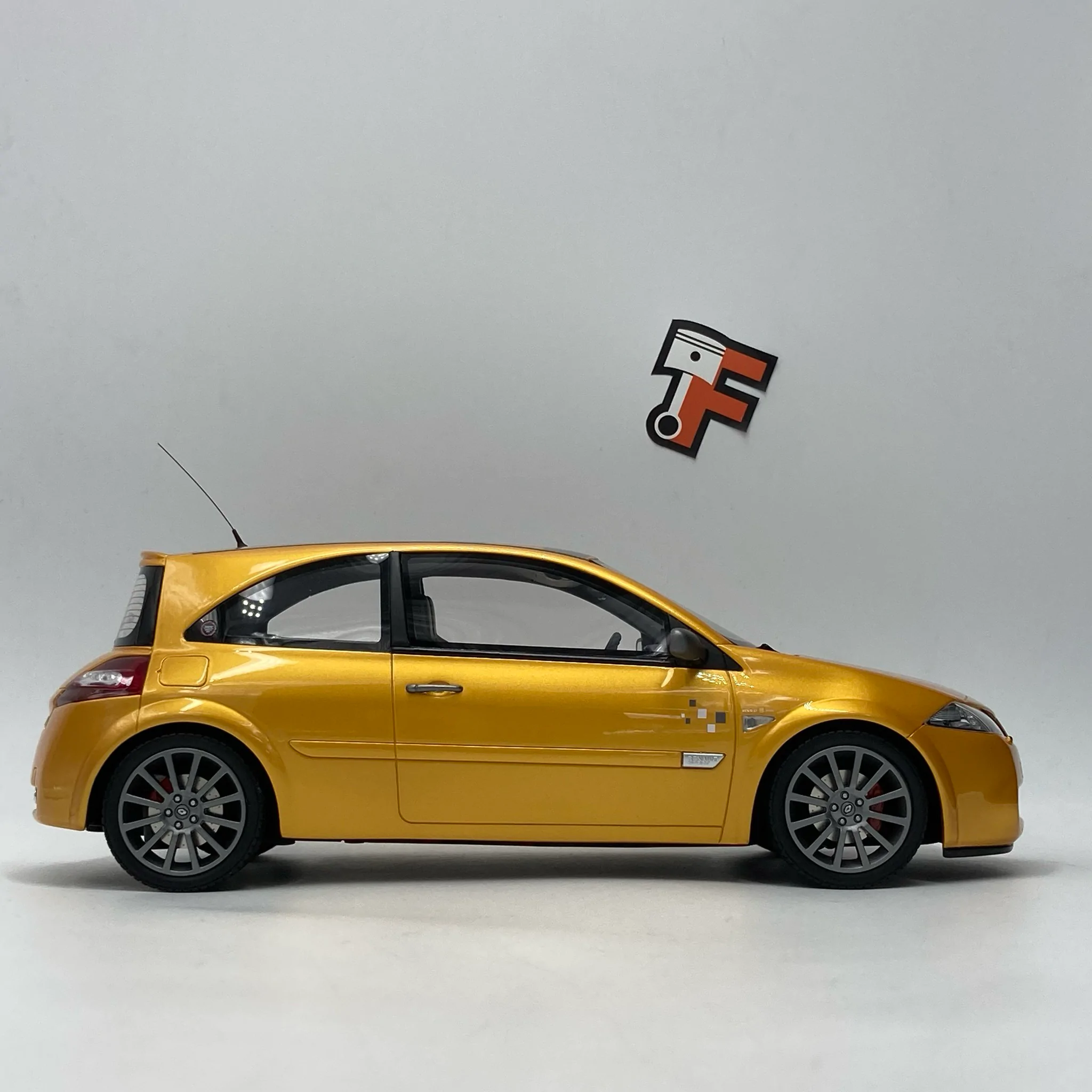 Renault Megane II RS F1 Team R26 – Image 2