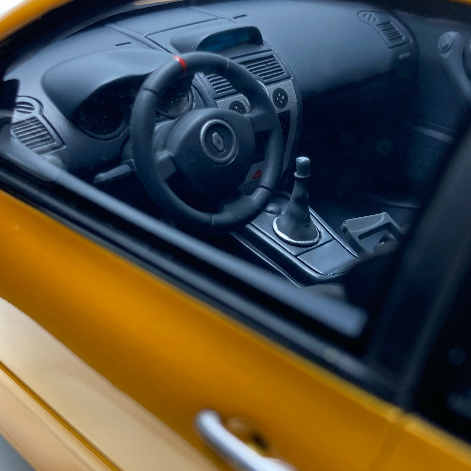 Renault Megane II RS F1 Team R26 – Image 7