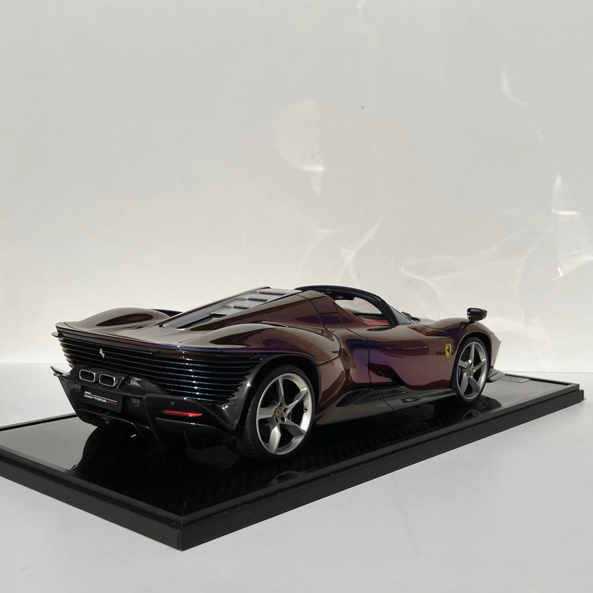 Ferrari Daytona SP3 Serie Icona Chamaleon Purple 2024 1/12 – Image 3