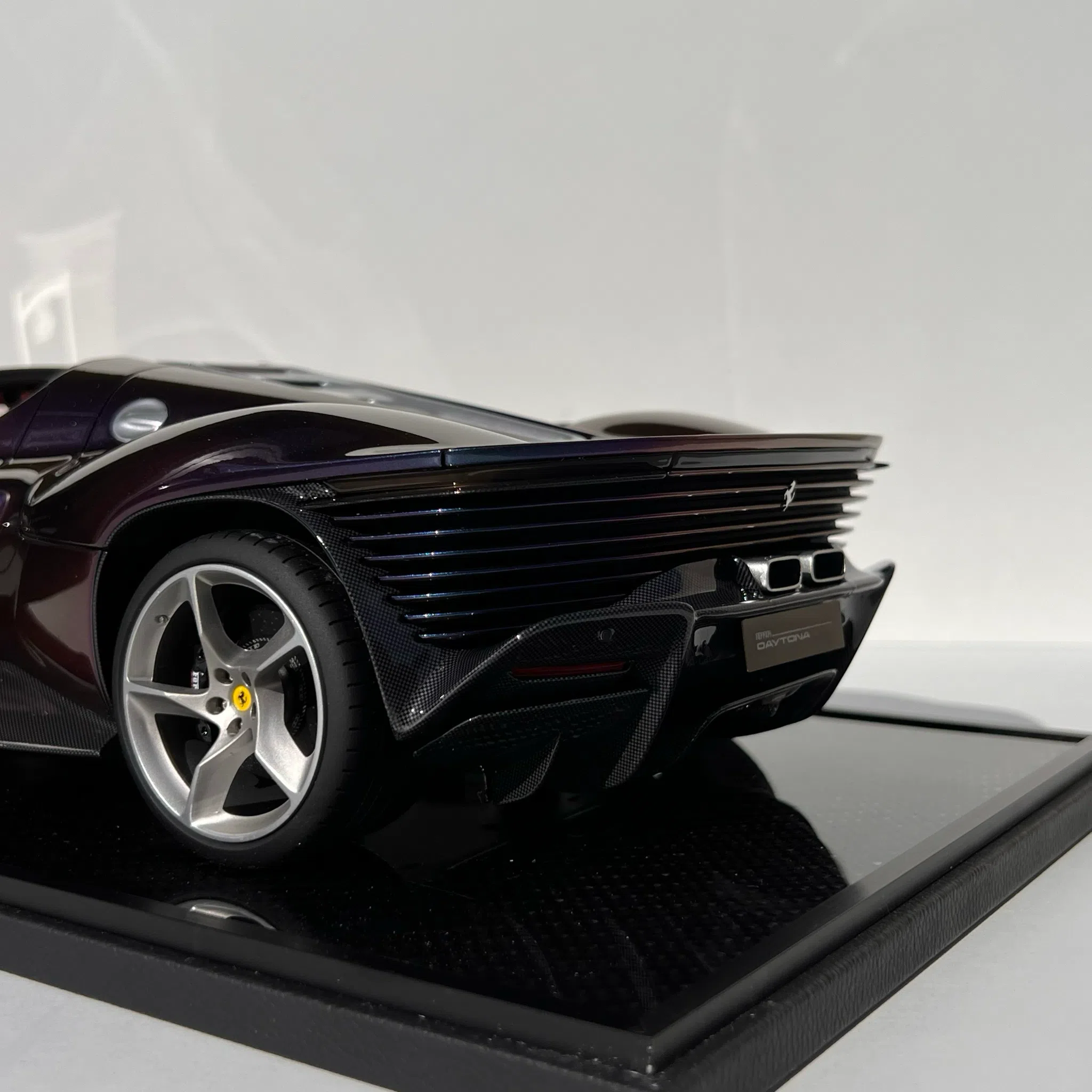 Ferrari Daytona SP3 Serie Icona Chamaleon Purple 2024 1/12 – Image 6