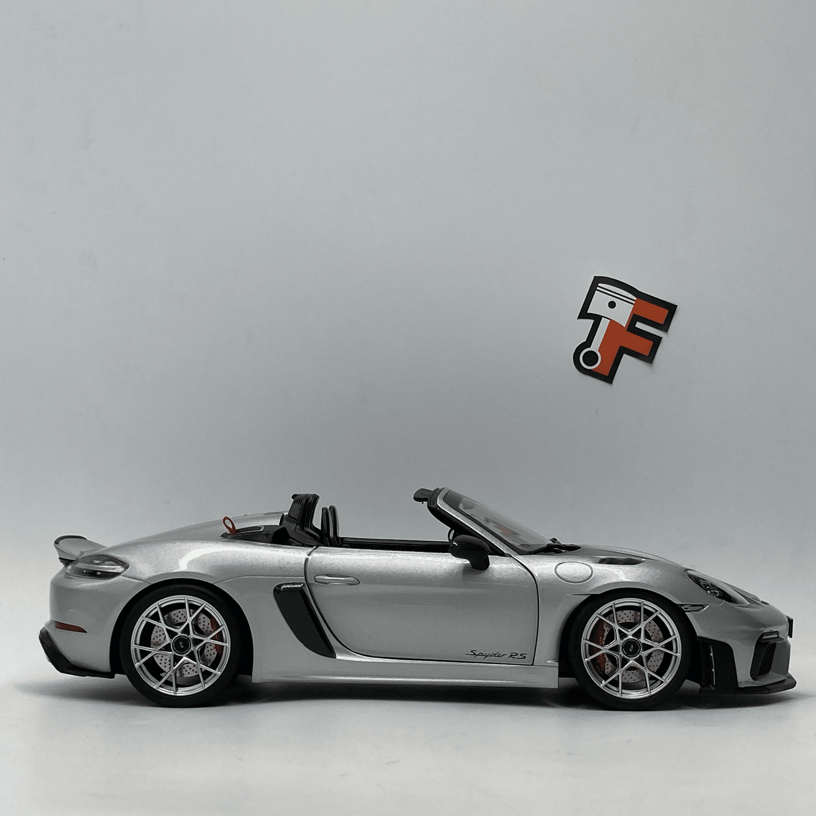 Miniature Porsche 718 Spyder RS Weissach Pack GT-Silbermetallic 2023 vendue en Suisse