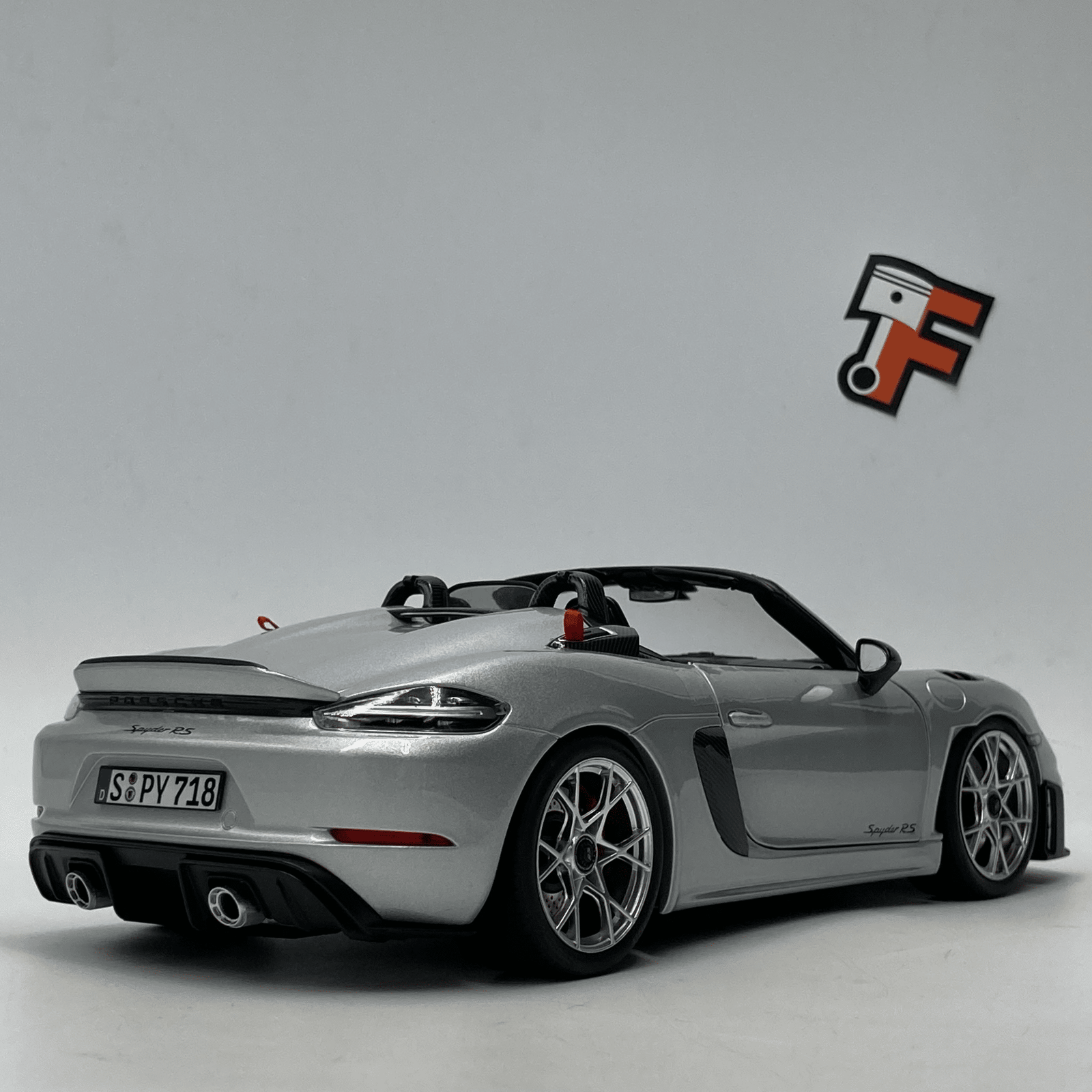 Miniature Porsche 718 Spyder RS Weissach Pack GT-Silbermetallic 2023 vendue en Suisse