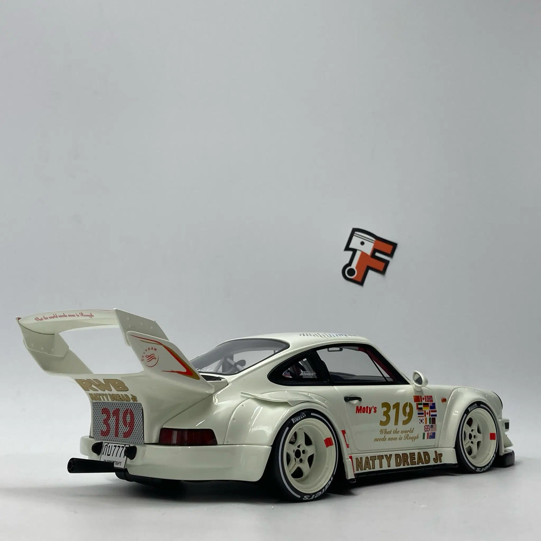Miniature Porsche 911 964 RWB Natty Dread Jr. White 2024 1/18 vendue en Suisse