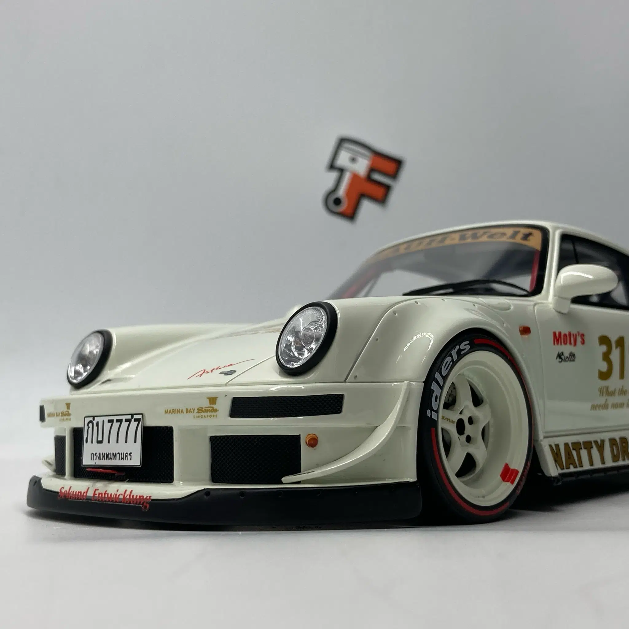 Miniature Porsche 911 964 RWB Natty Dread Jr. White 2024 1/18 vendue en Suisse