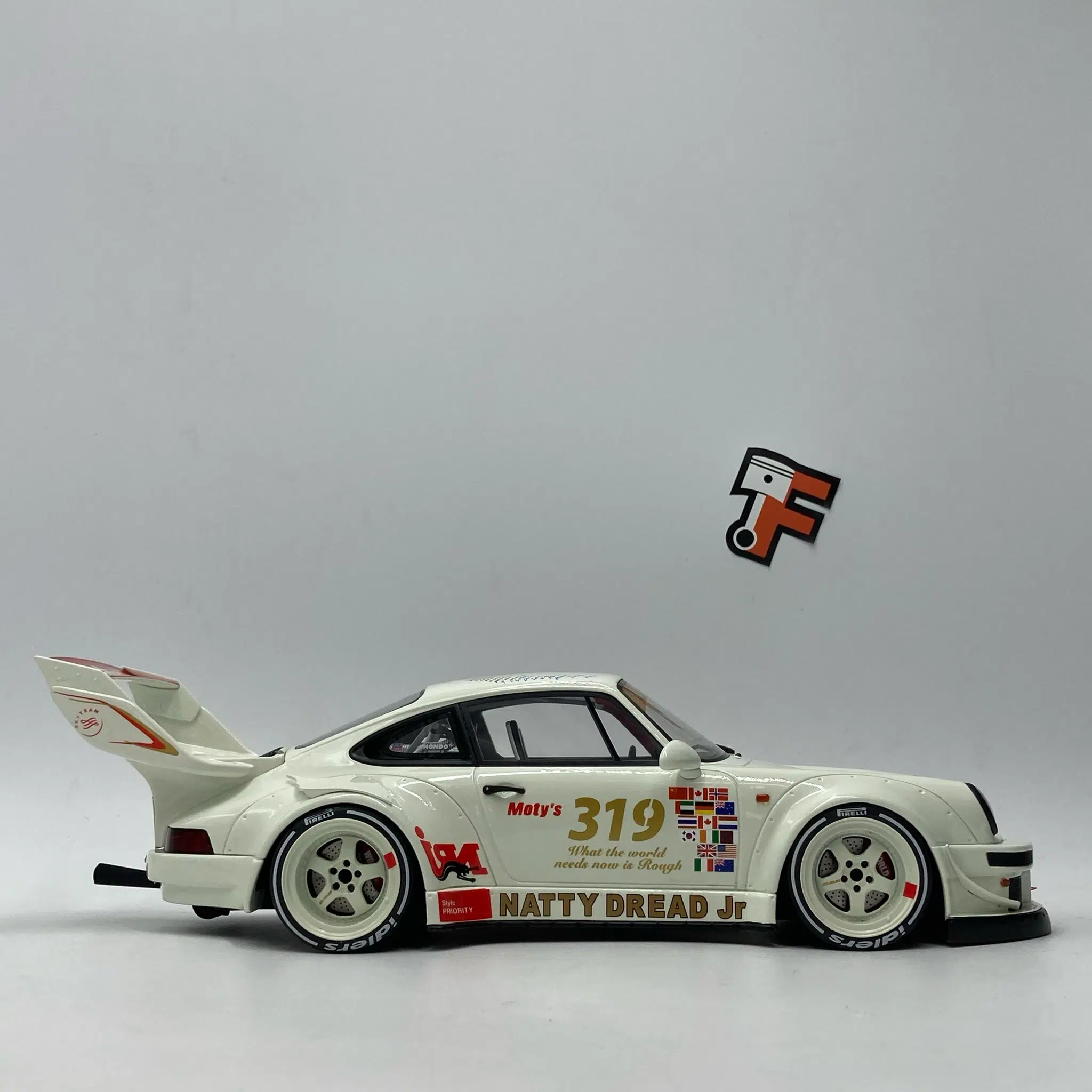 Miniature Porsche 911 964 RWB Natty Dread Jr. White 2024 1/18 vendue en Suisse