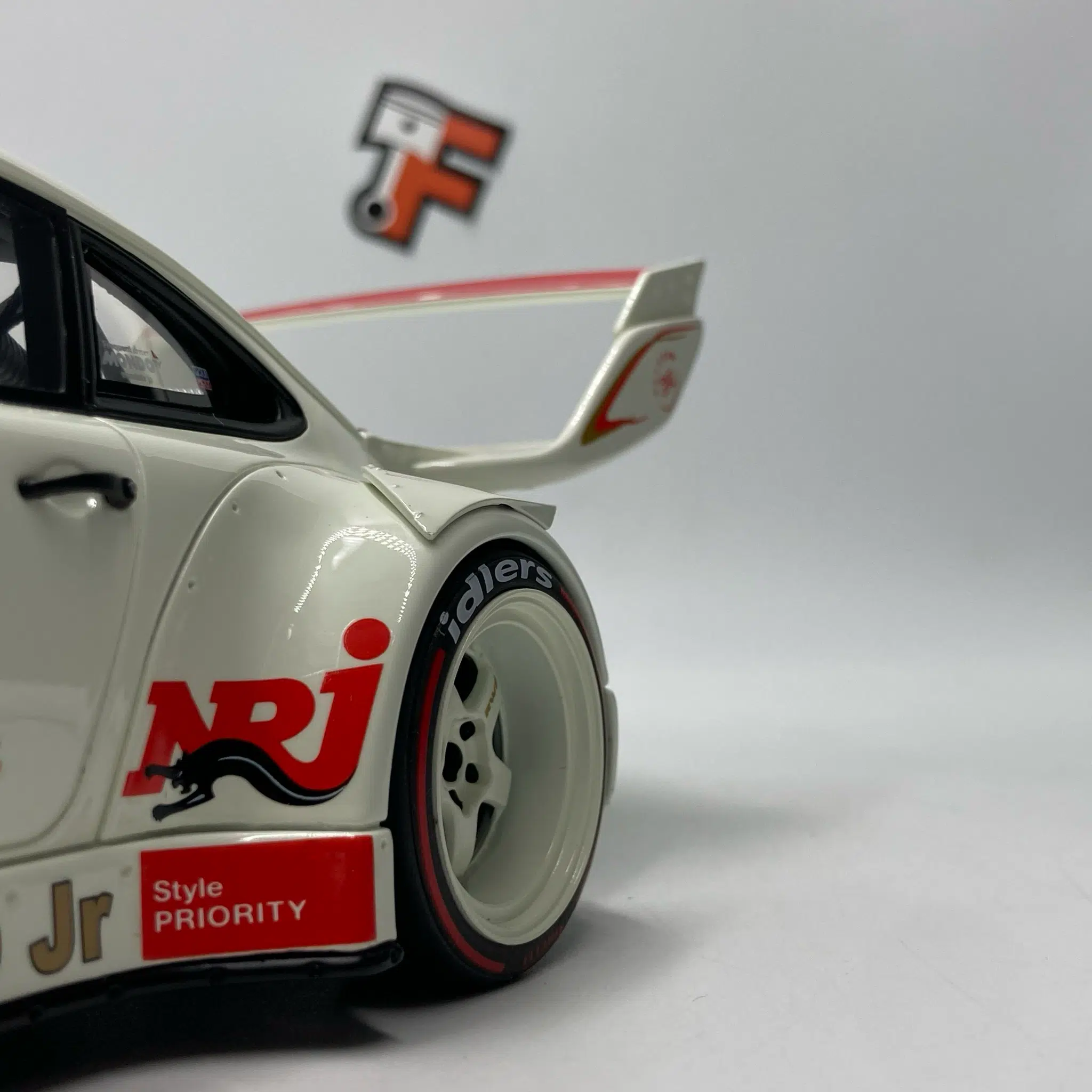 Miniature Porsche 911 964 RWB Natty Dread Jr. White 2024 1/18 vendue en Suisse