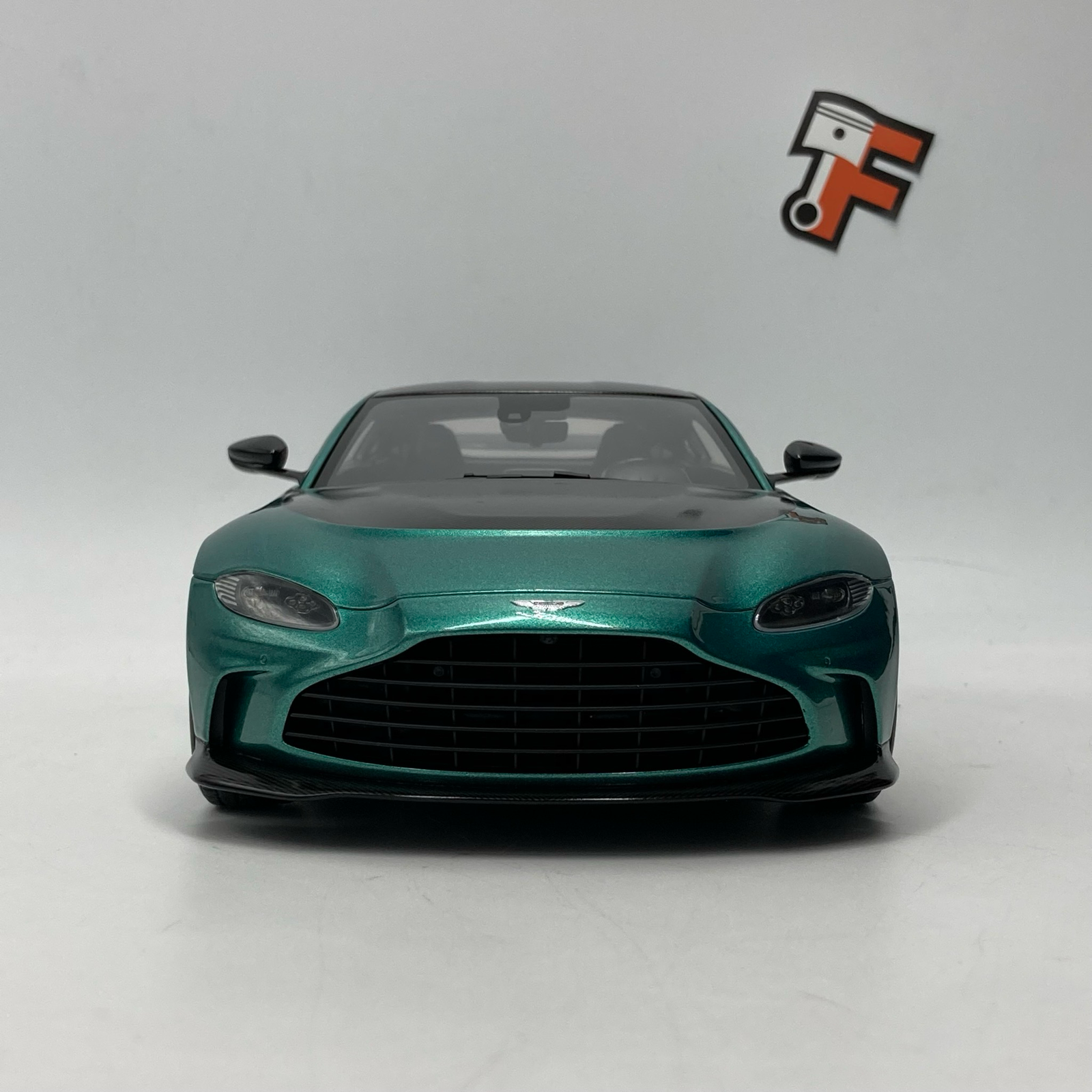 Aston Martin V12 Vantage Coupe 2023 – Image 5