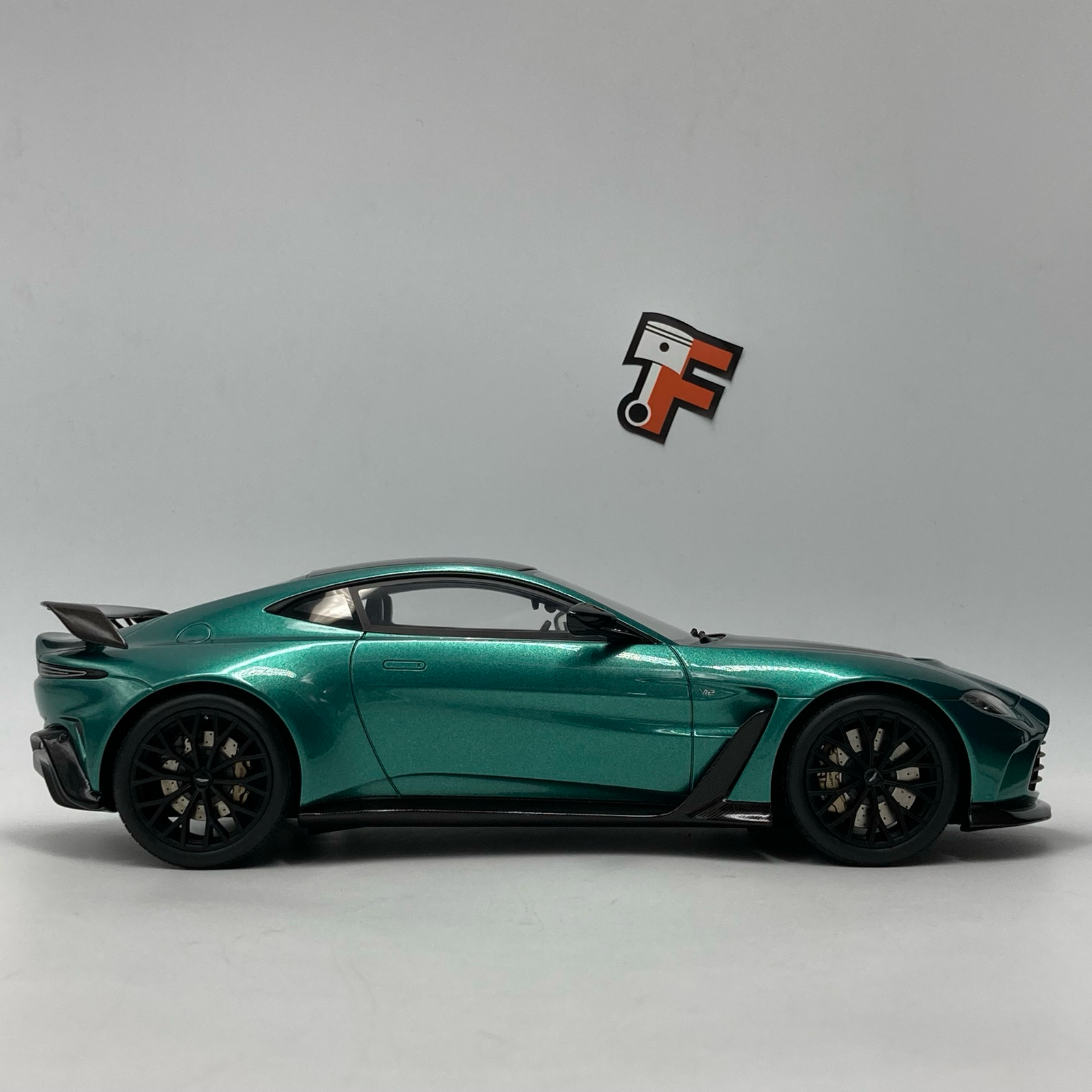 Aston Martin V12 Vantage Coupe 2023 – Image 2