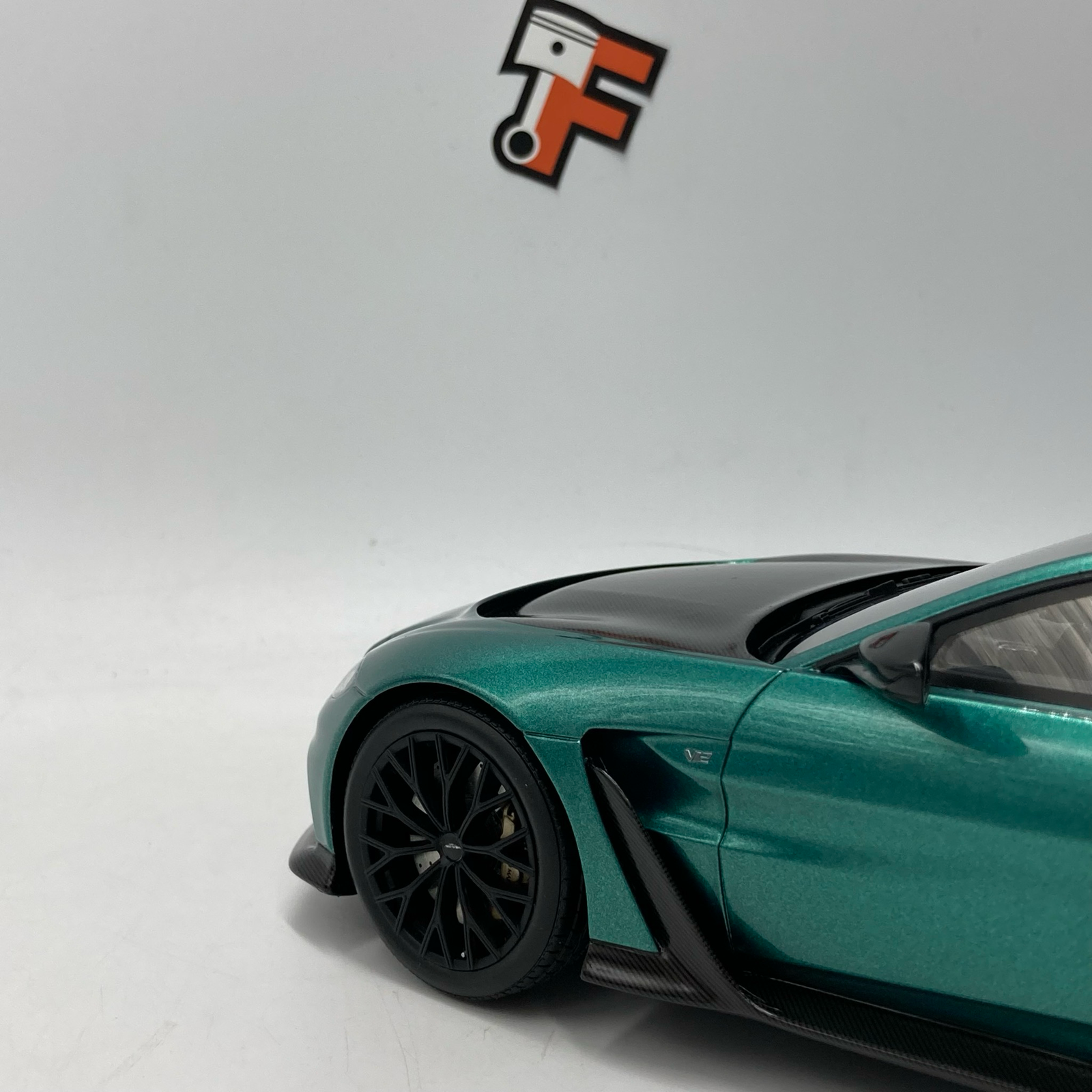 Aston Martin V12 Vantage Coupe 2023 – Image 7