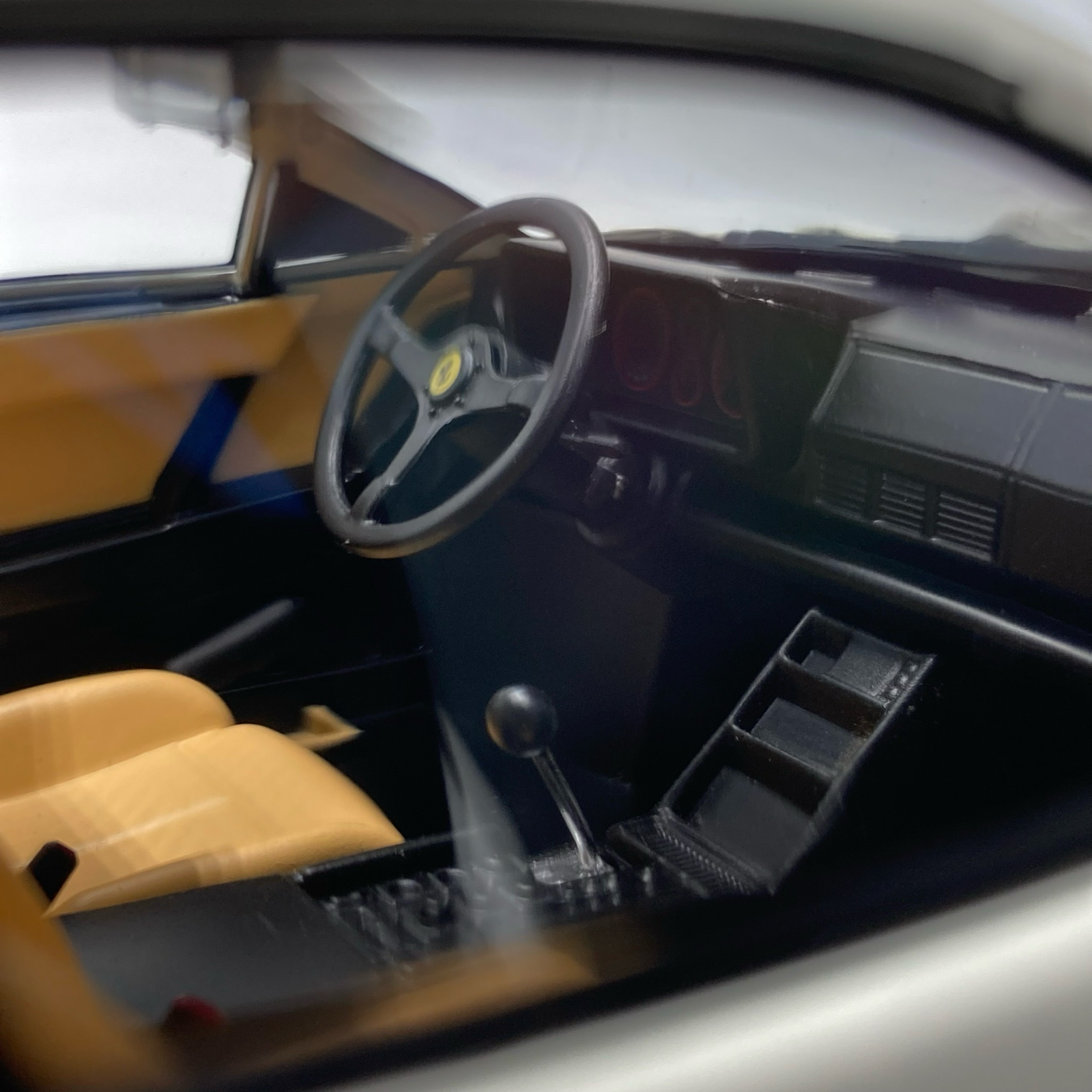 Ferrari Testarossa MKI Monospecchio Bianco 1984 – Image 10