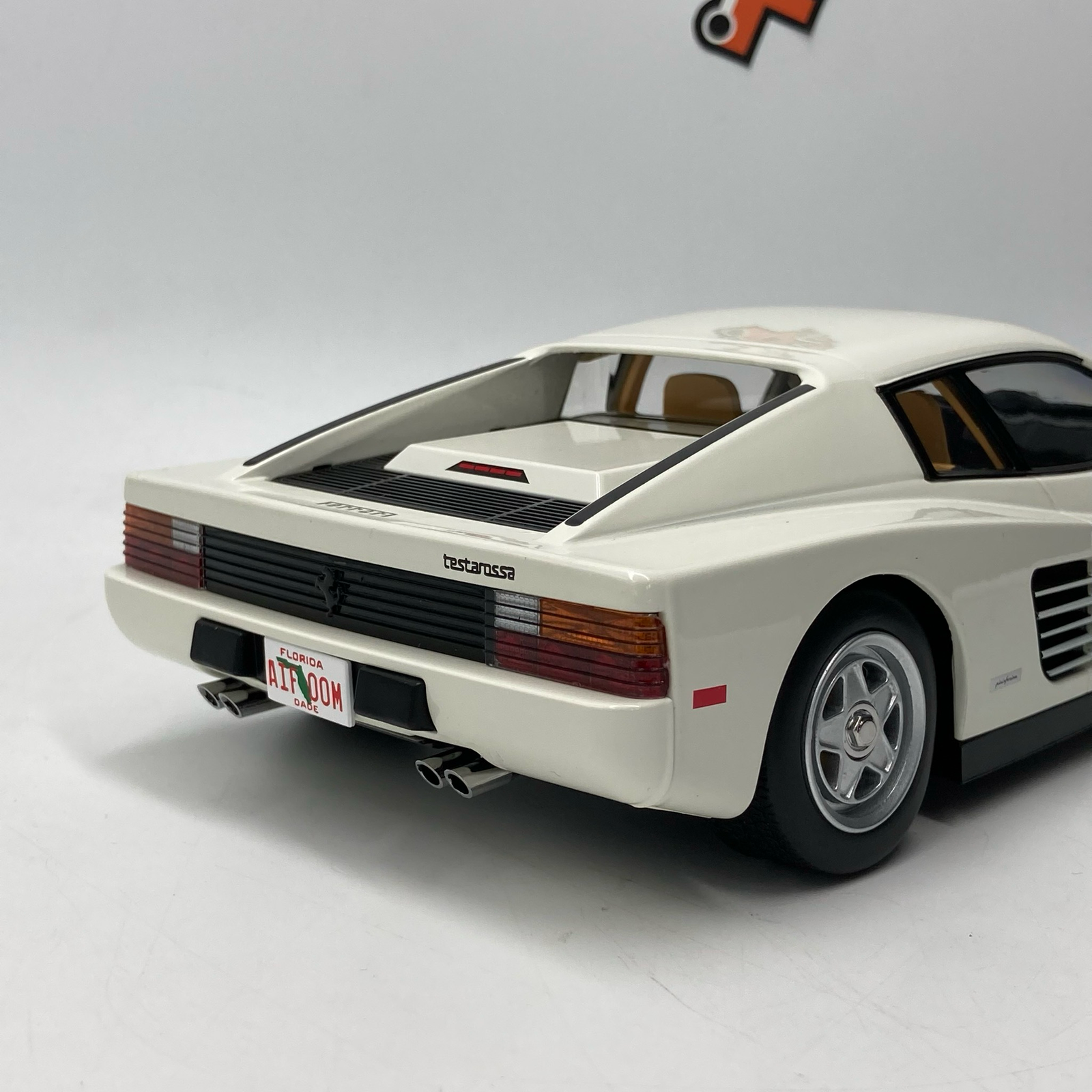Ferrari Testarossa MKI Monospecchio Bianco 1984 – Image 8