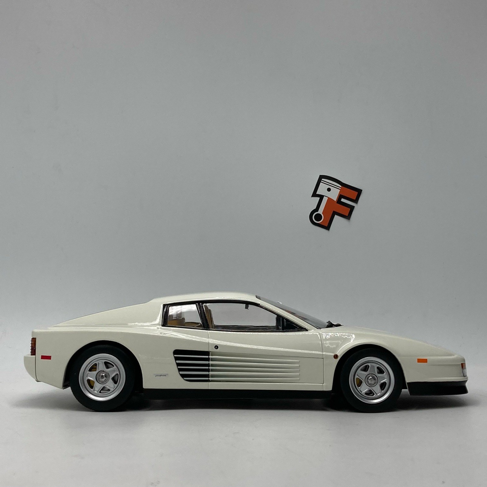 Ferrari Testarossa MKI Monospecchio Bianco 1984 – Image 2