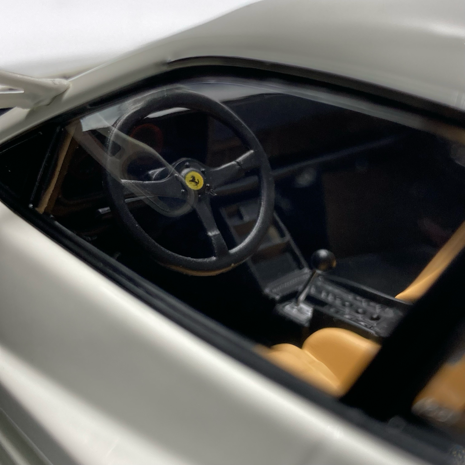 Ferrari Testarossa MKI Monospecchio Bianco 1984 – Image 9