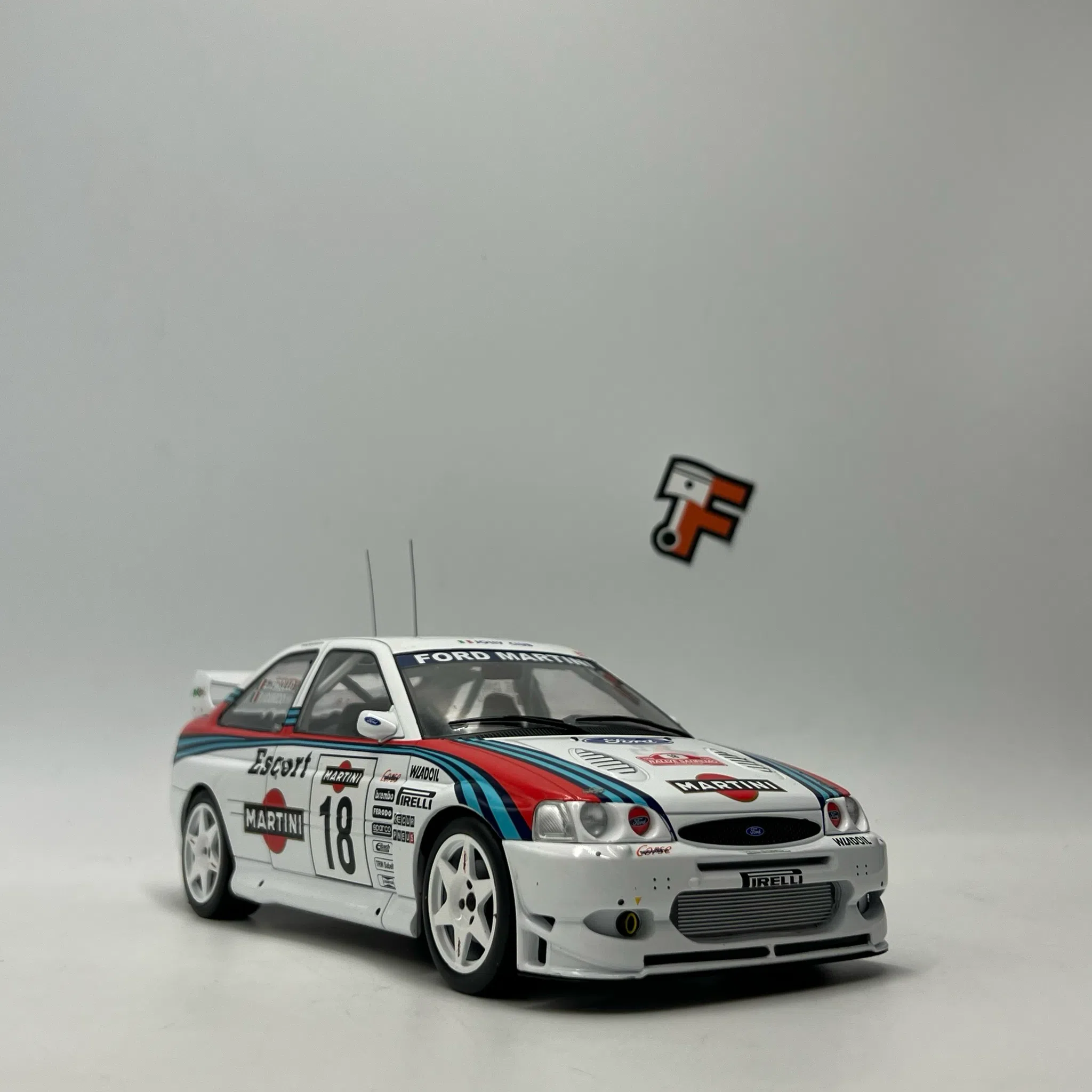 Miniature Ford Escort Cosworth Martini Racing WRC San Remo #18 1998 au 1/18 vendue en Suisse