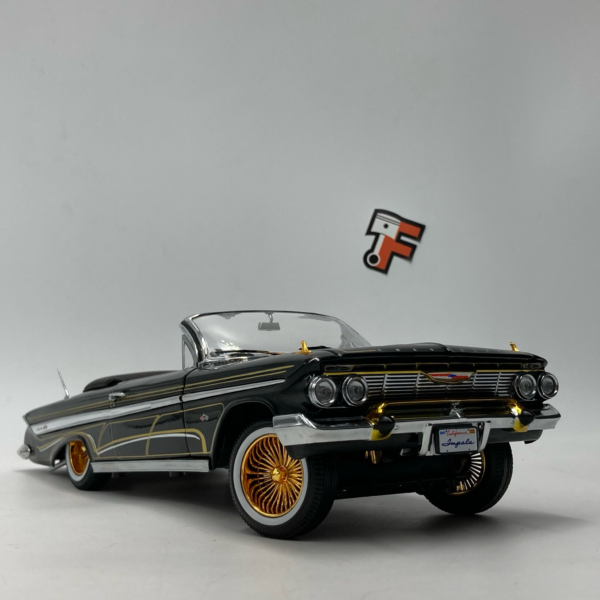 Miniature Chevrolet Impala Convertible LowRider Black 1961 vendue en Suisse