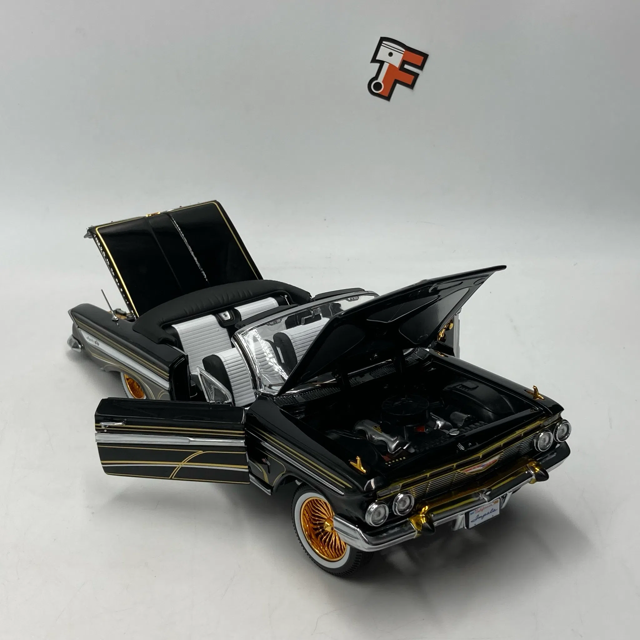 Chevrolet Impala Convertible LowRider Black 1961 – Image 5