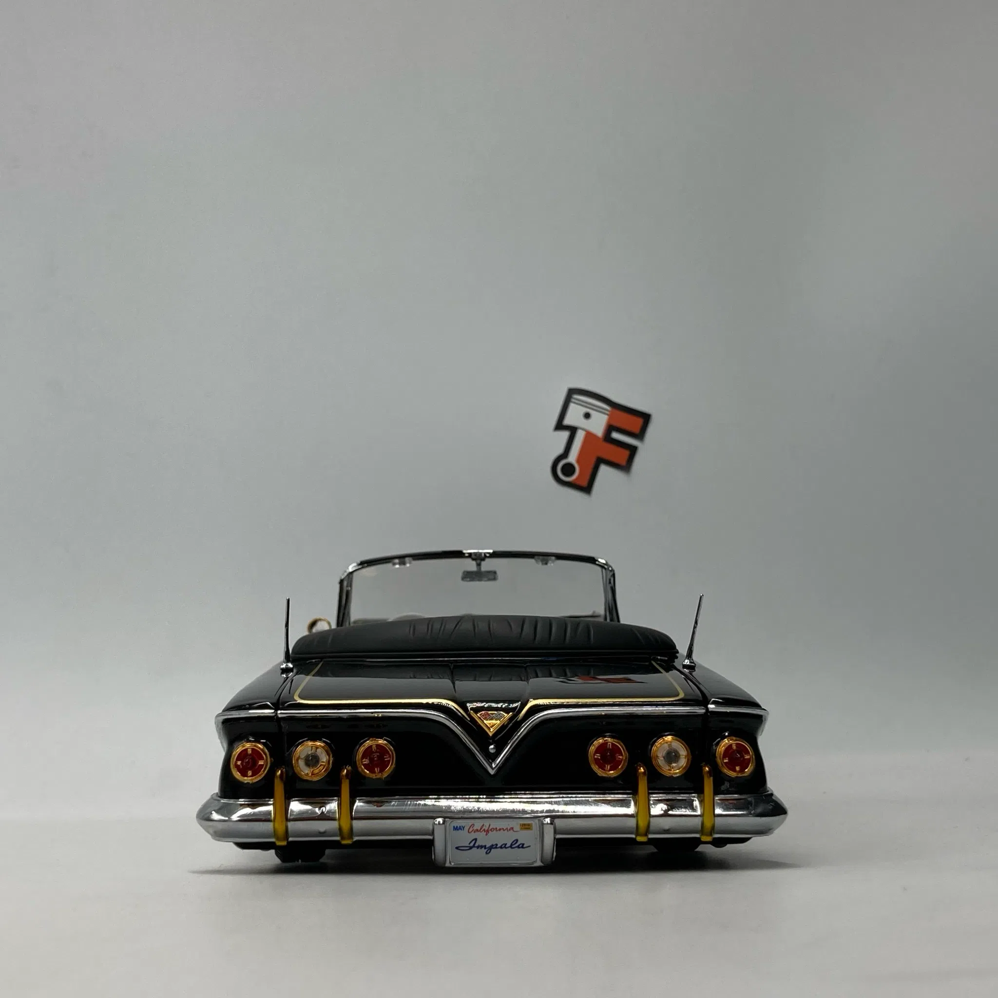 Chevrolet Impala Convertible LowRider Black 1961 – Image 9