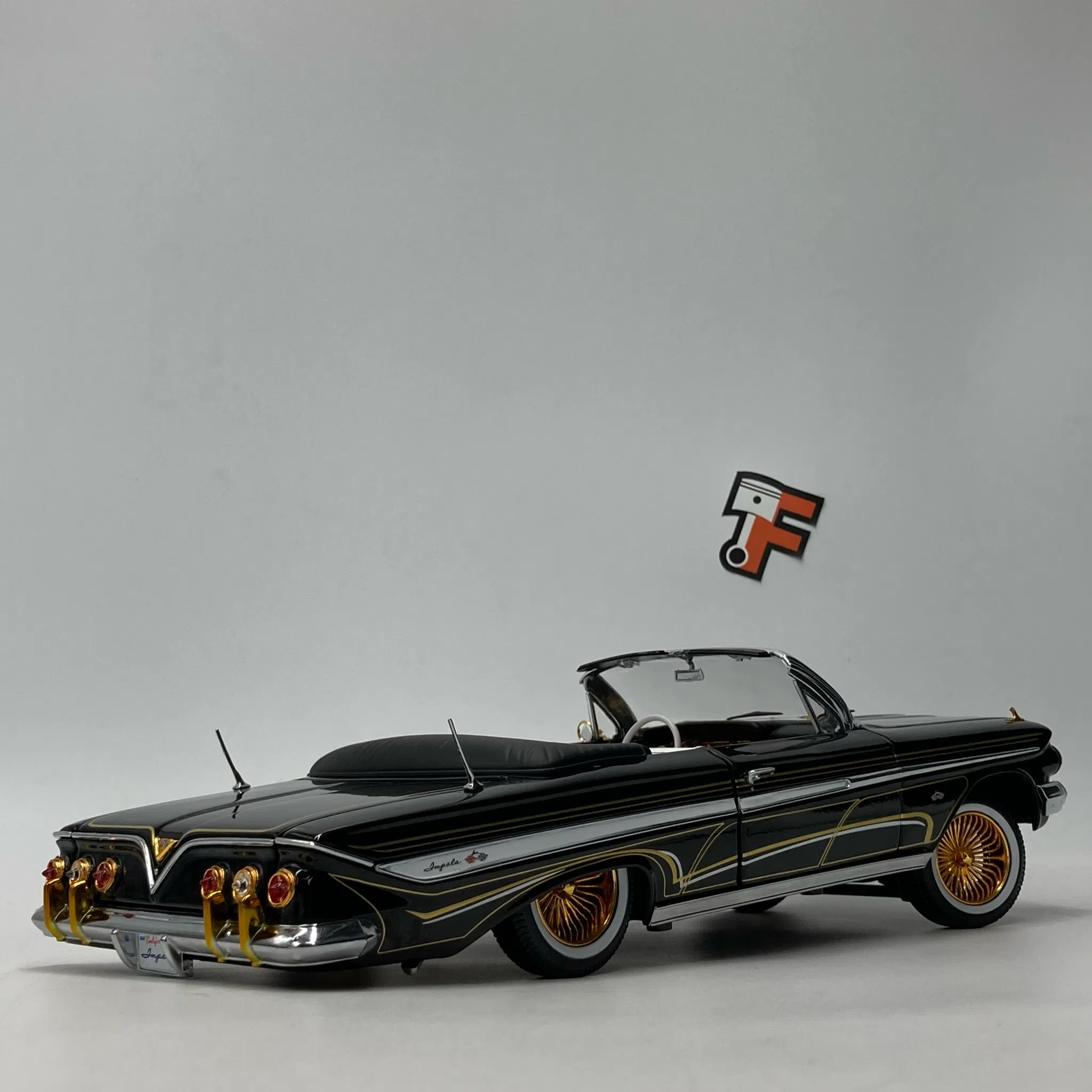 Chevrolet Impala Convertible LowRider Black 1961 – Image 3