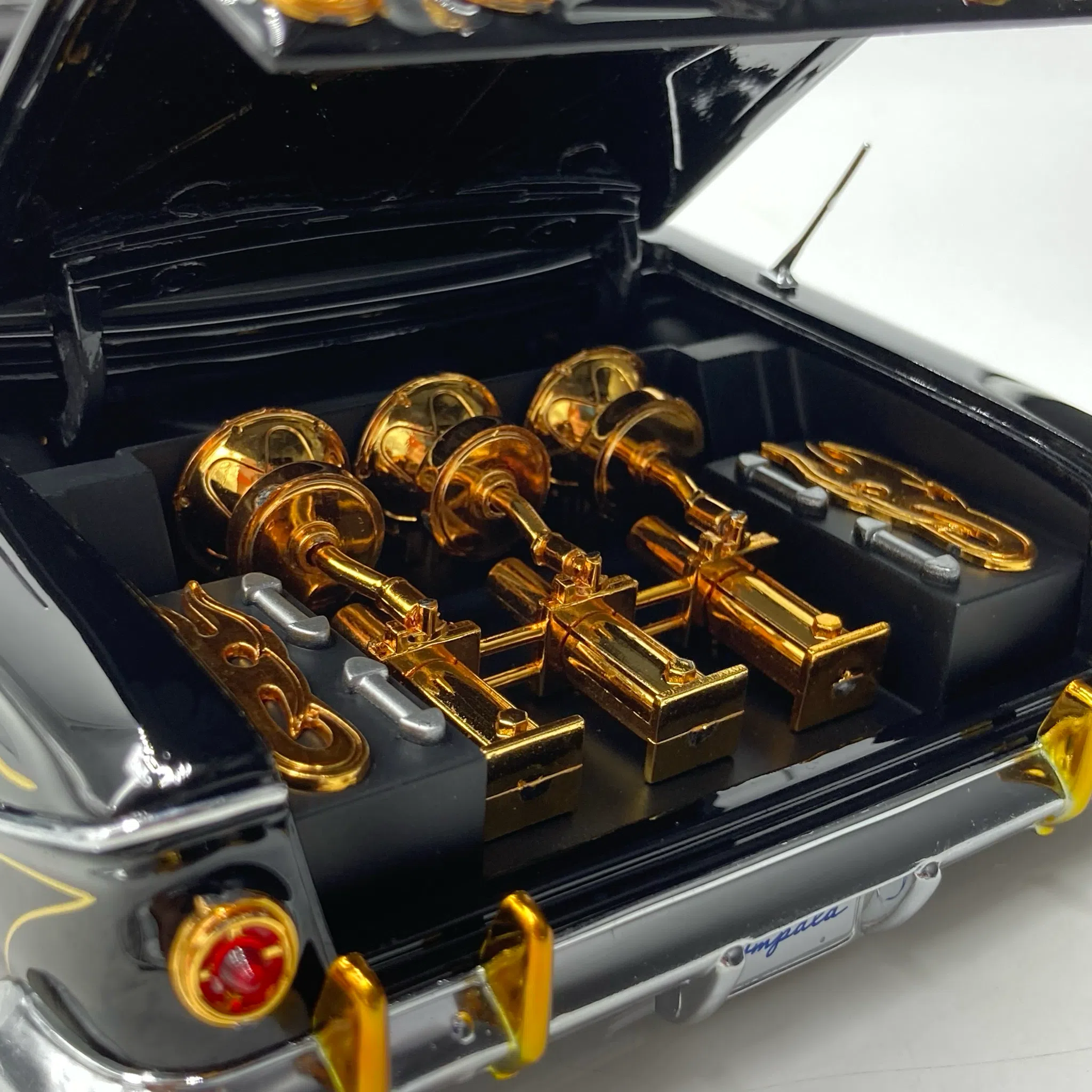 Chevrolet Impala Convertible LowRider Black 1961 – Image 8