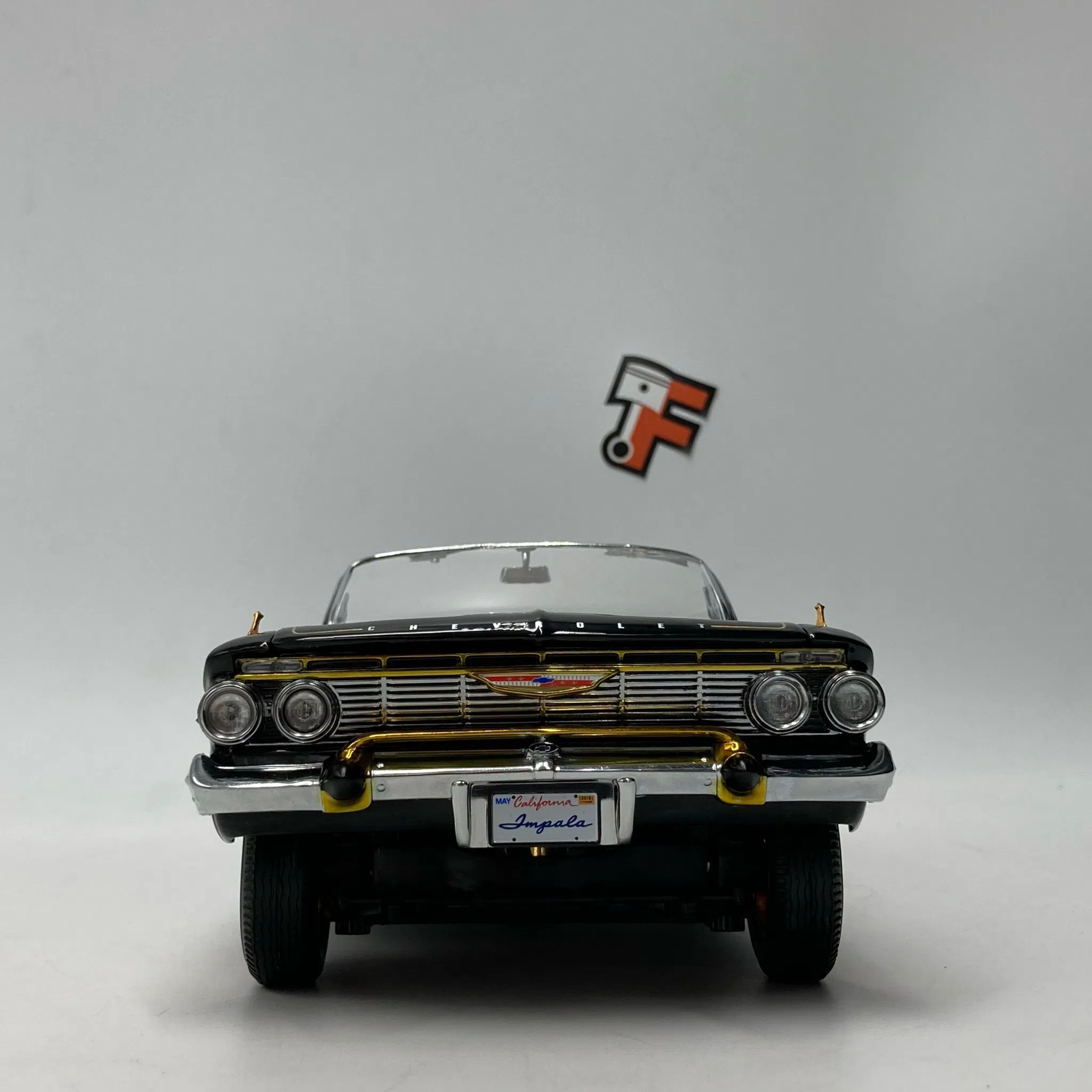Chevrolet Impala Convertible LowRider Black 1961 – Image 7