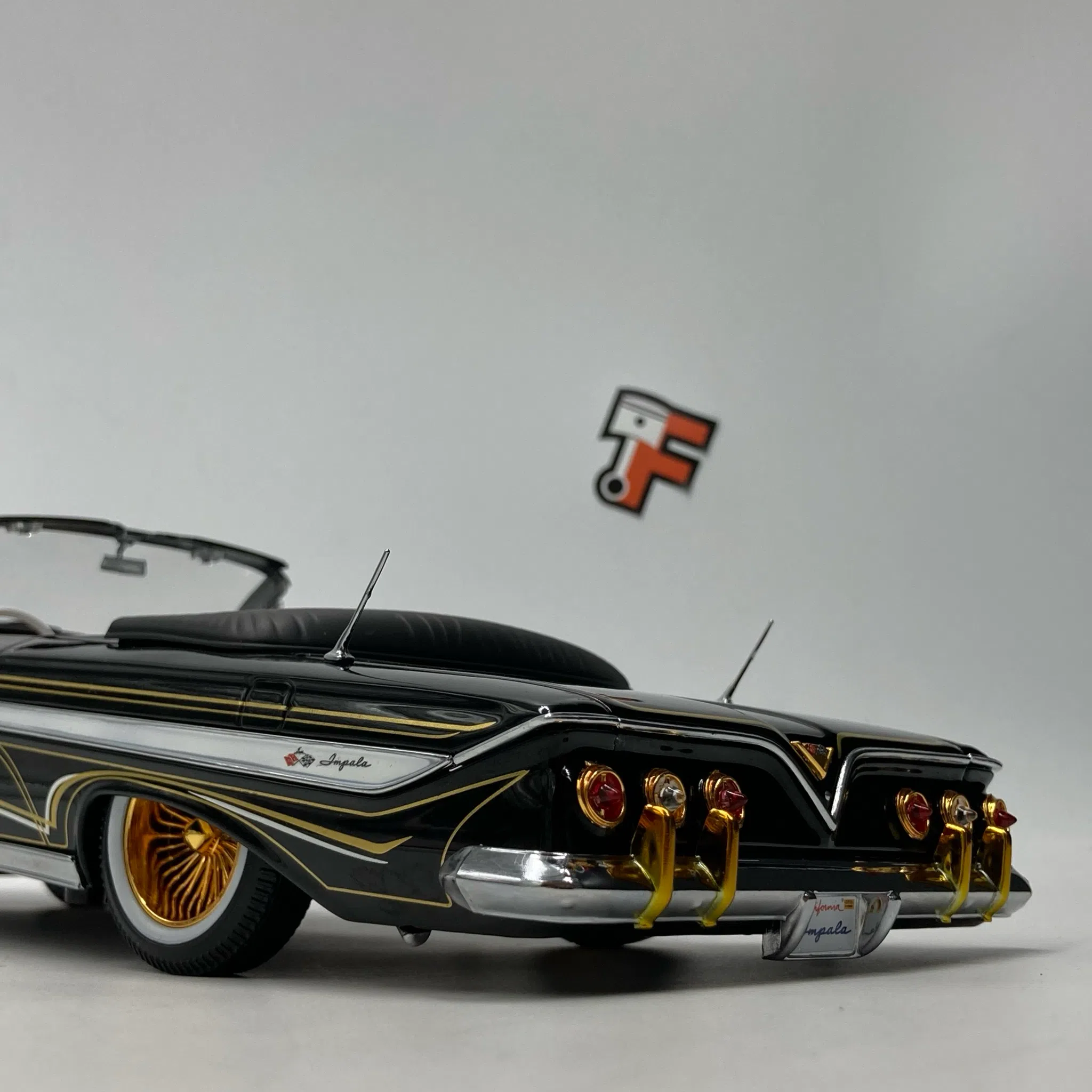 Chevrolet Impala Convertible LowRider Black 1961 – Image 6