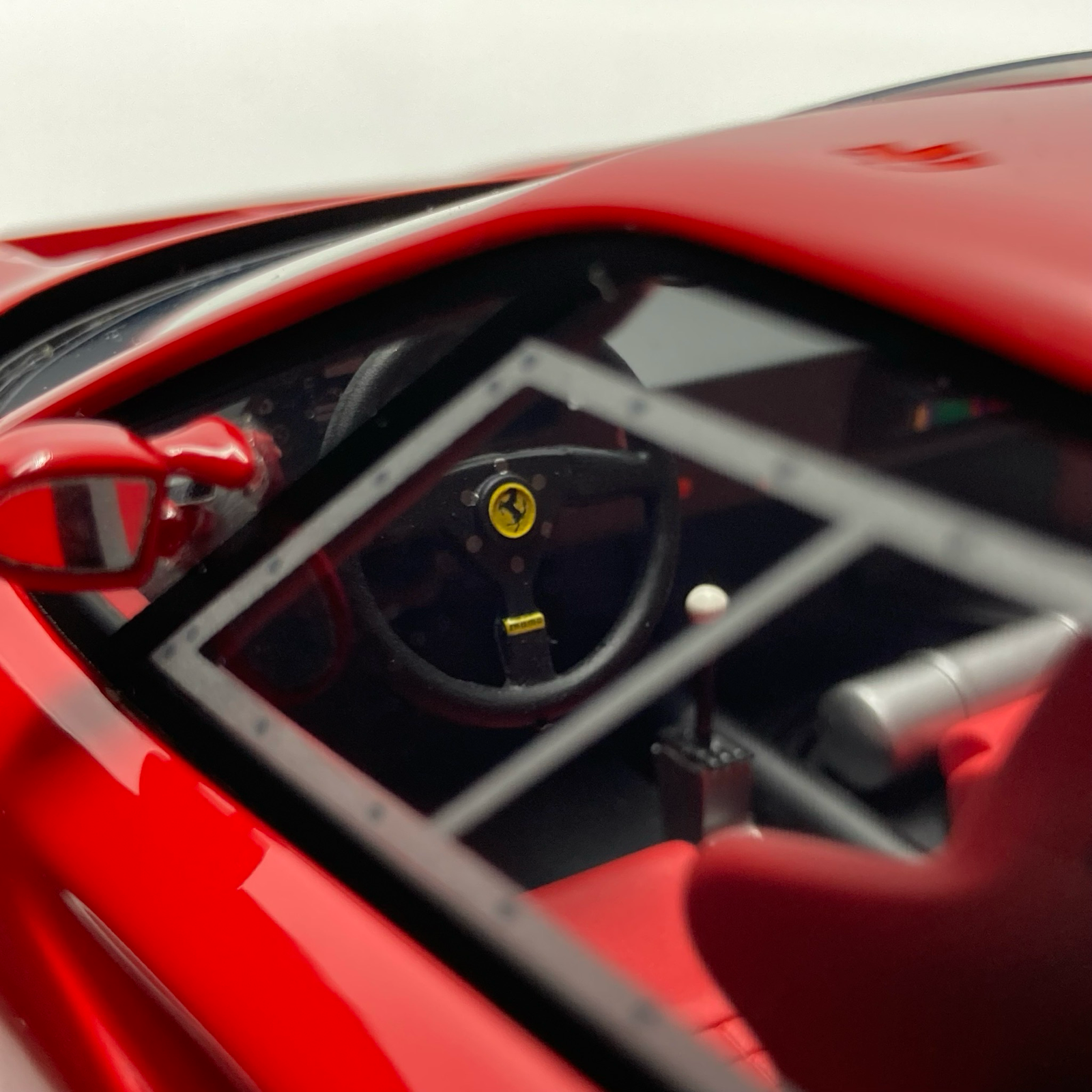 Miniature Ferrari F40 LM Rosso Corsa 1989 vendue en Suisse