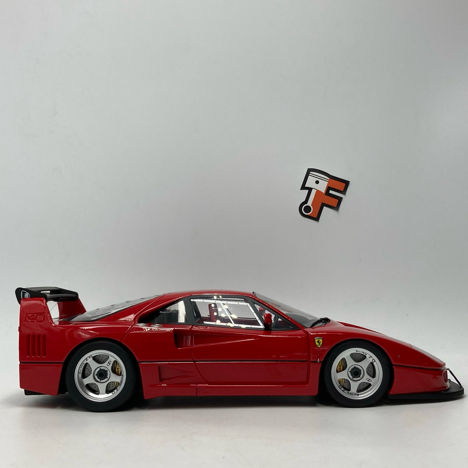 Miniature Ferrari F40 LM Rosso Corsa 1989 vendue en Suisse