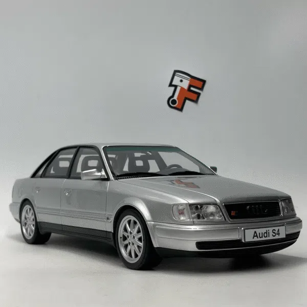 Miniature Audi S4 C4 4.2 V8 1/18 vendue en Suisse