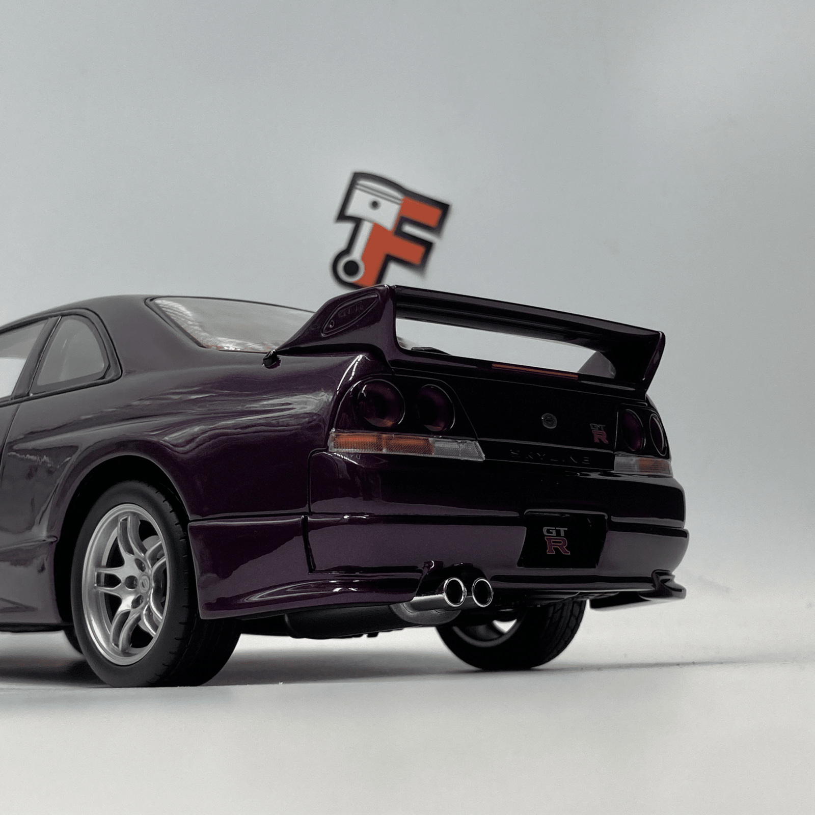 Miniature Nissan GT-R R33 V-Spec Purple vendue en Suisse