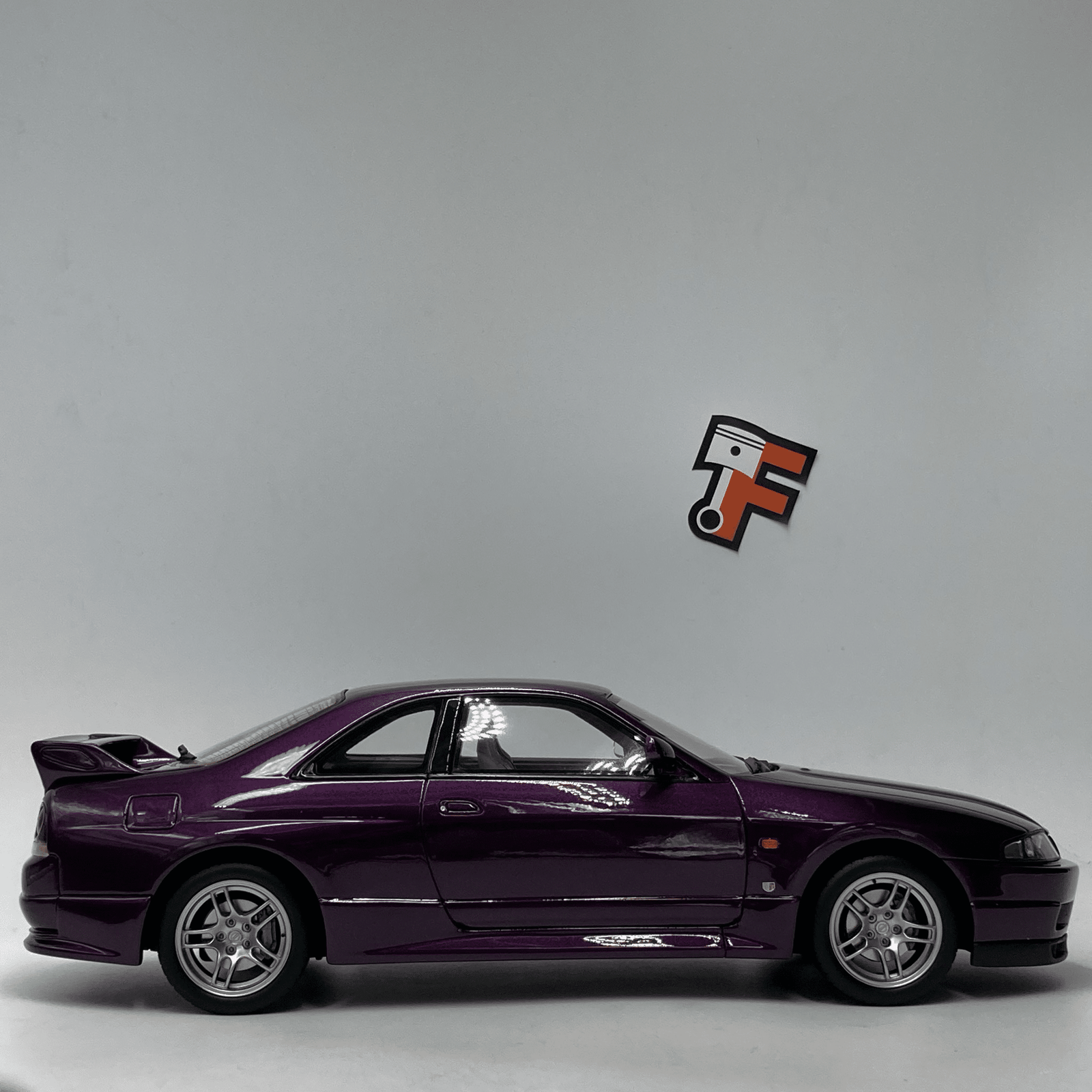 Miniature Nissan GT-R R33 V-Spec Purple vendue en Suisse