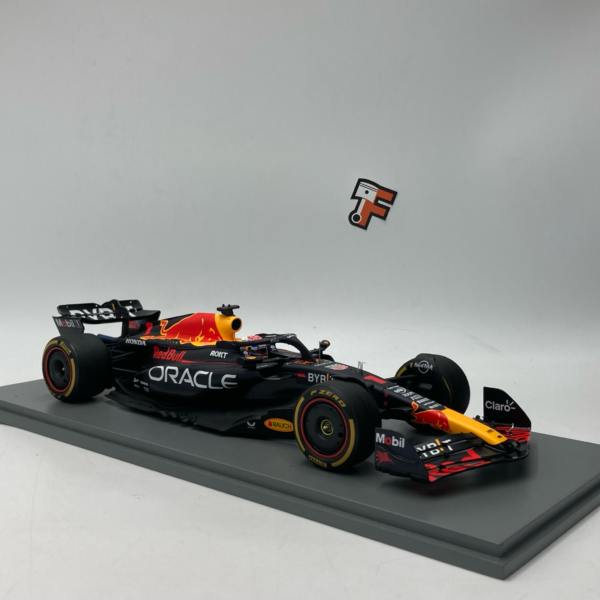 Miniature Red Bull RB19 F1 Qatar GP 2023 1/18 vendue en Suisse