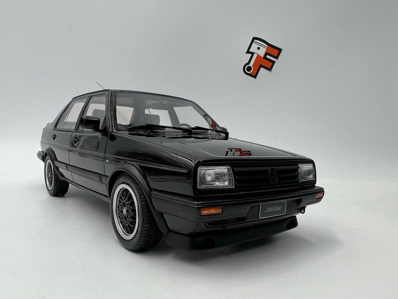 Miniature VW Jetta MK II 1987 noire 1/18 vendue en Suisse