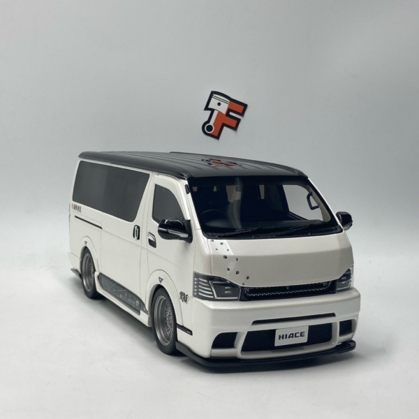 Miniature Toyota Hiace Super GL Custom 1/18 série limitée vendue en Suisse