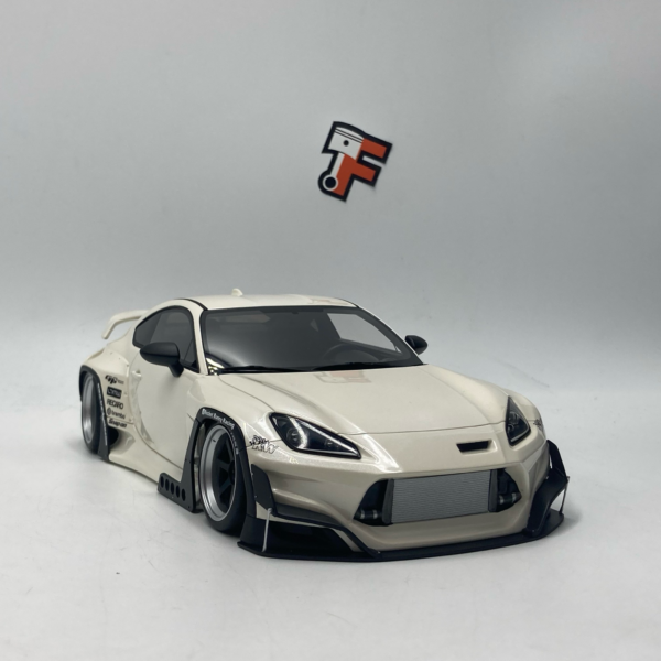 Miniature Toyota GR86 Rocket Bunny Pandem GT498 1/18 série limitée vendue en Suisse