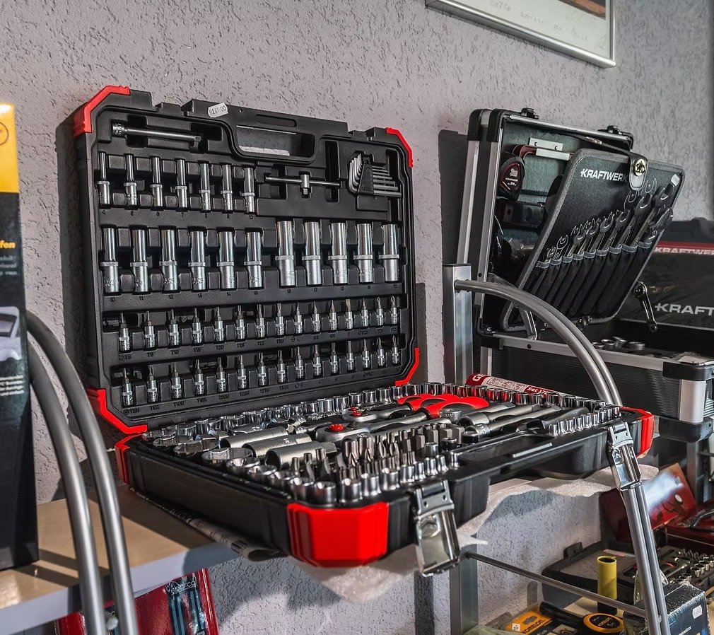 Pneus haute qualité et conseil automobile - FRAKAXESSOIRES Collombey-Muraz Valais