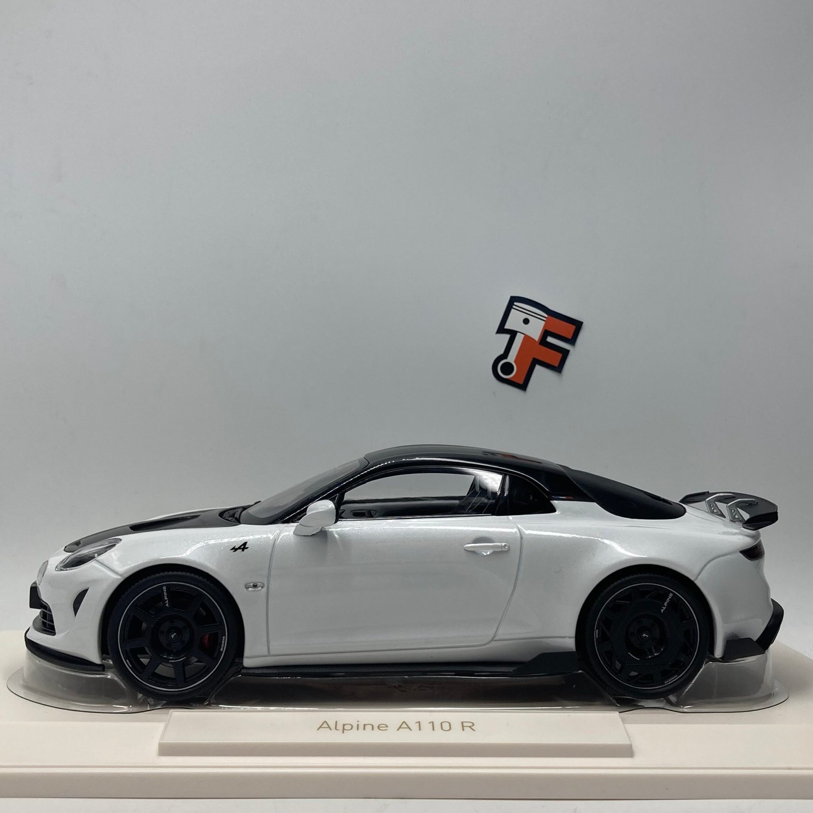 Alpine A110 R 2024 Iridescent White – Image 6