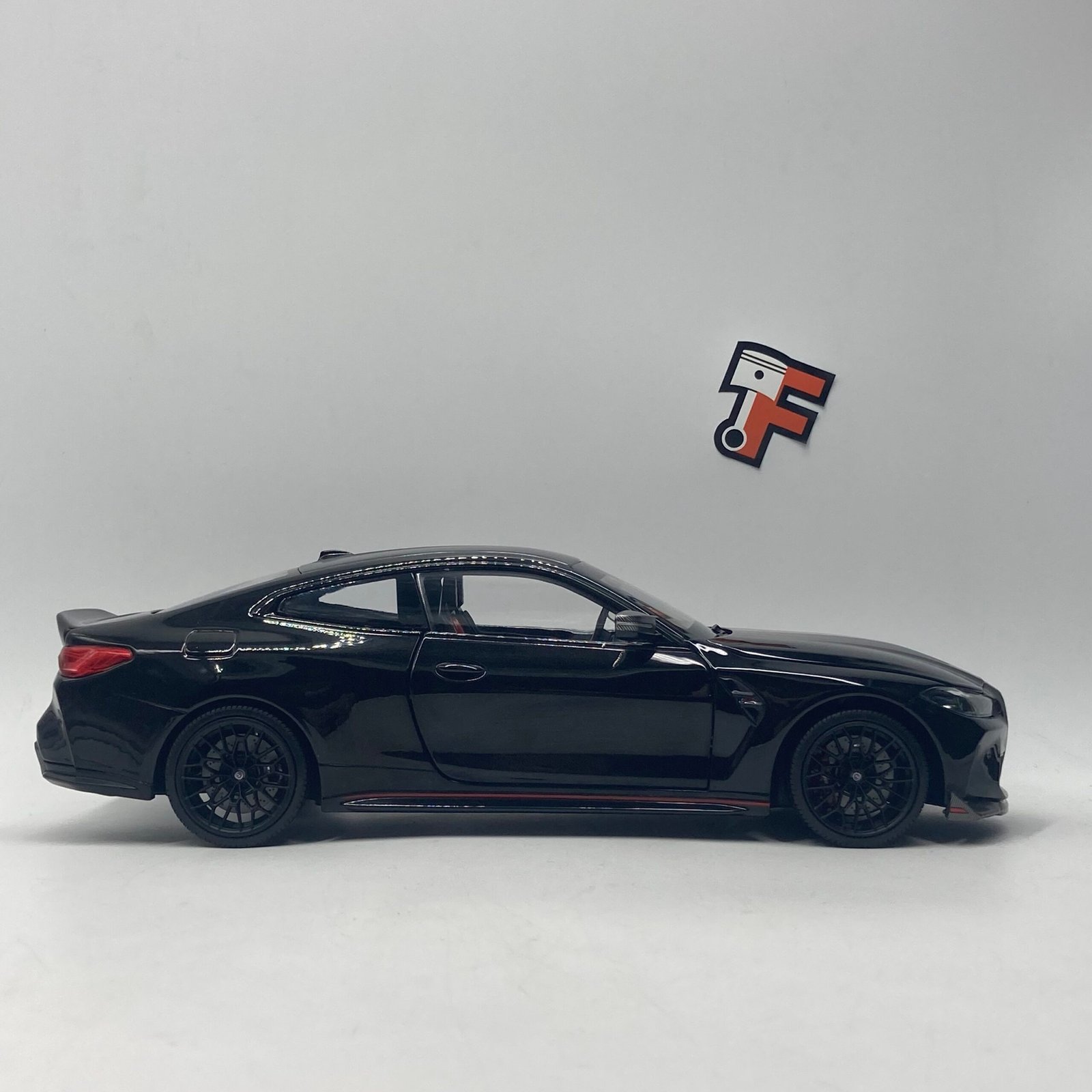 BMW M4 CSL (G82) 2023 Saphir Noir 1/18 – Image 2
