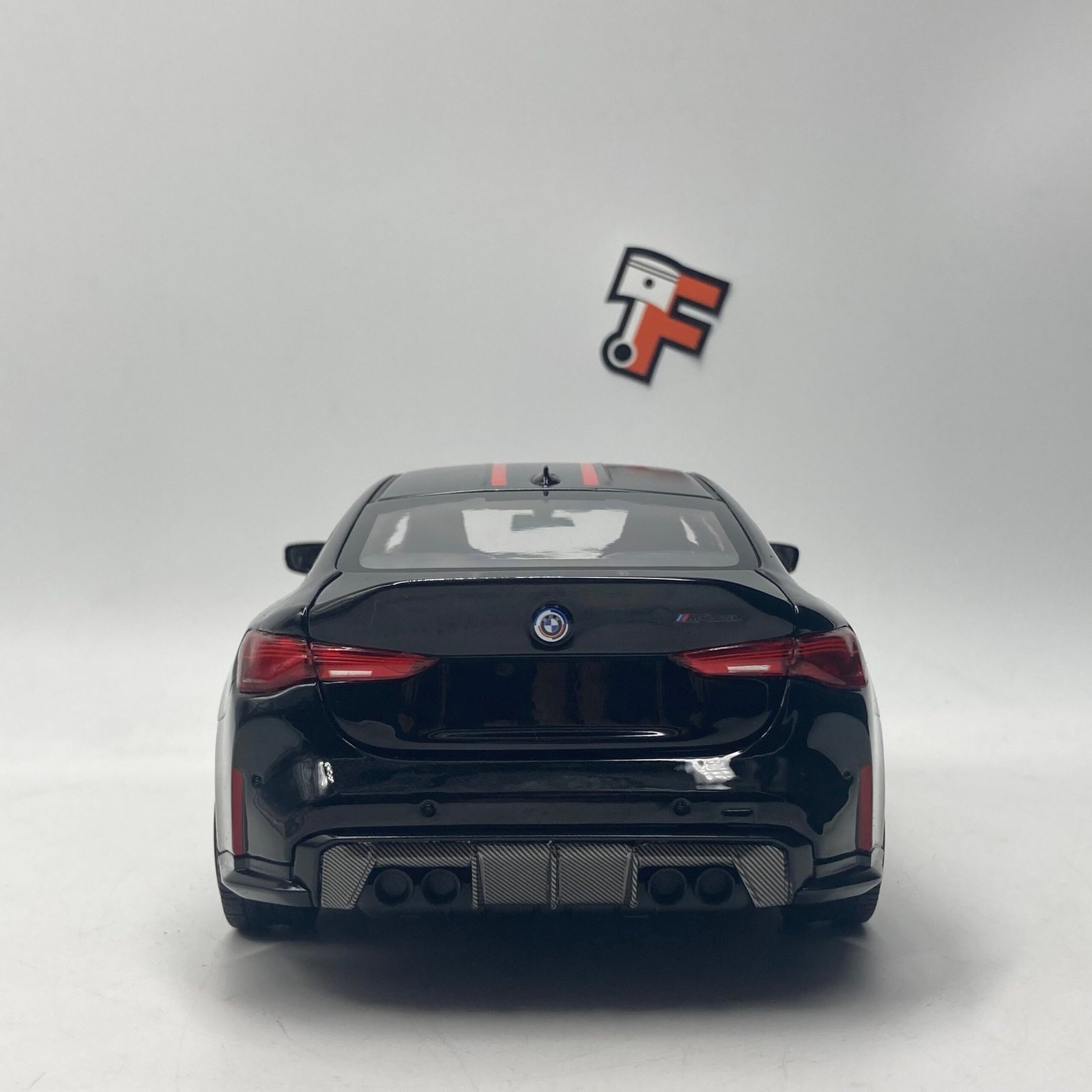 BMW M4 CSL (G82) 2023 Saphir Noir 1/18 – Image 4