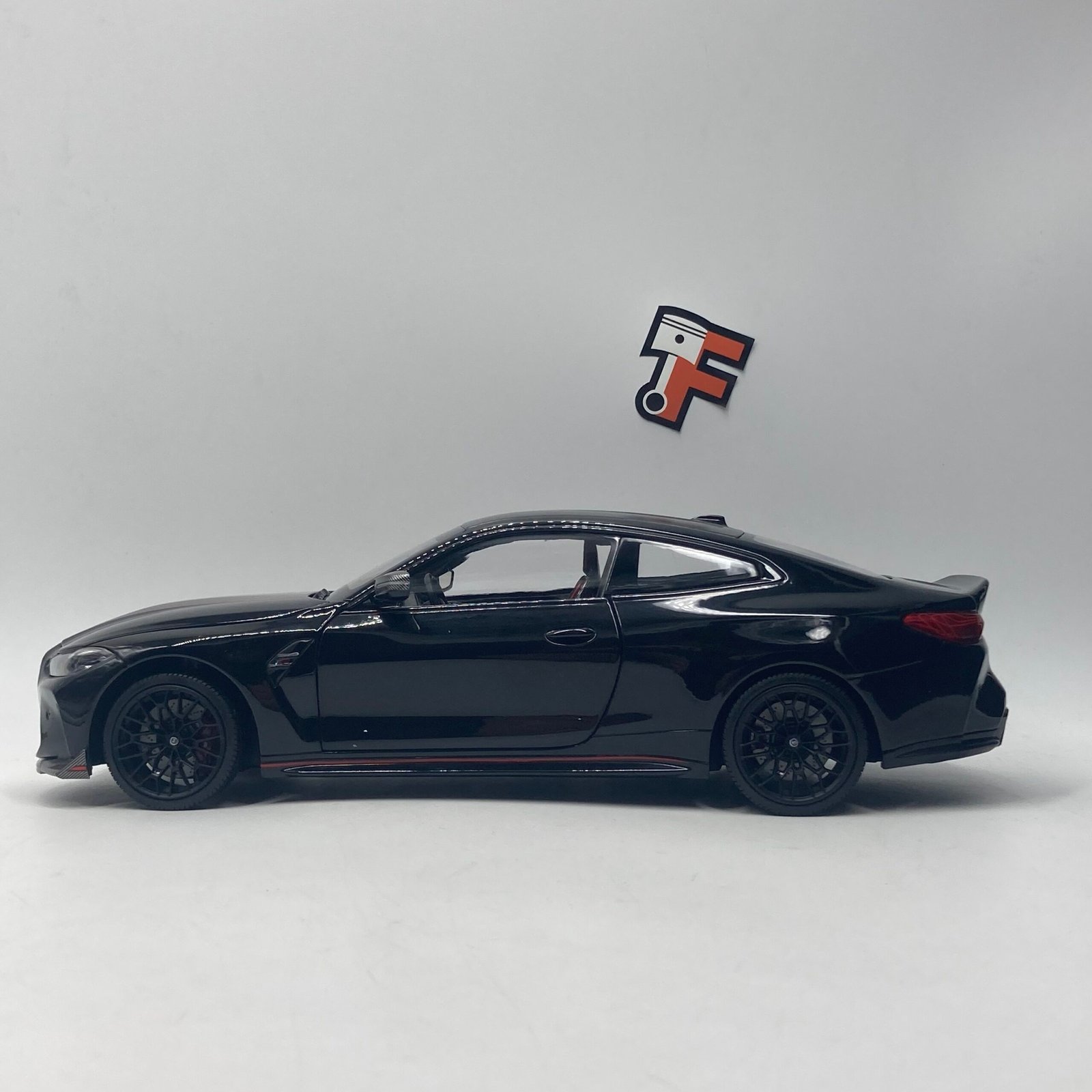 BMW M4 CSL (G82) 2023 Saphir Noir 1/18 – Image 6