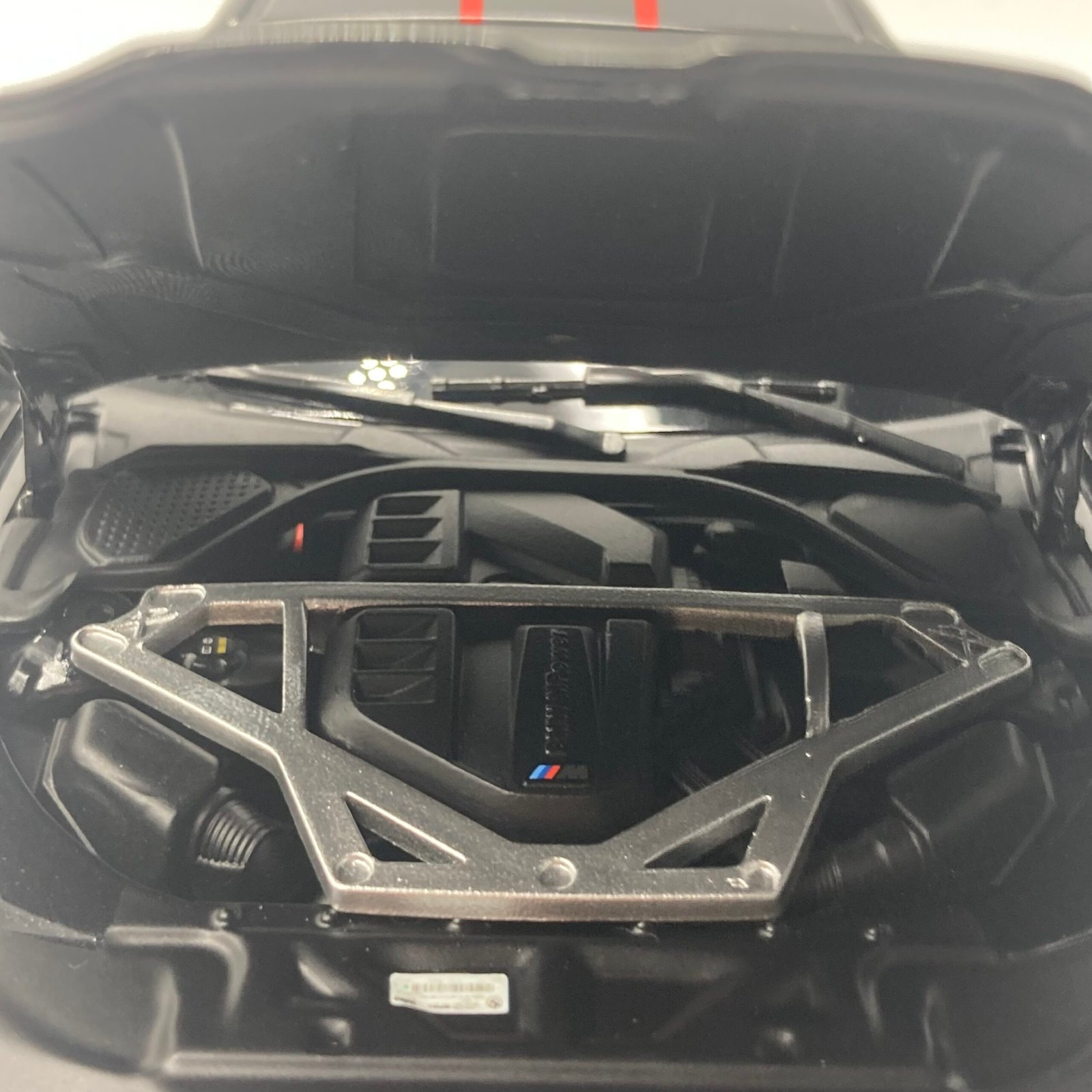 BMW M4 CSL (G82) 2023 Saphir Noir 1/18 – Image 11