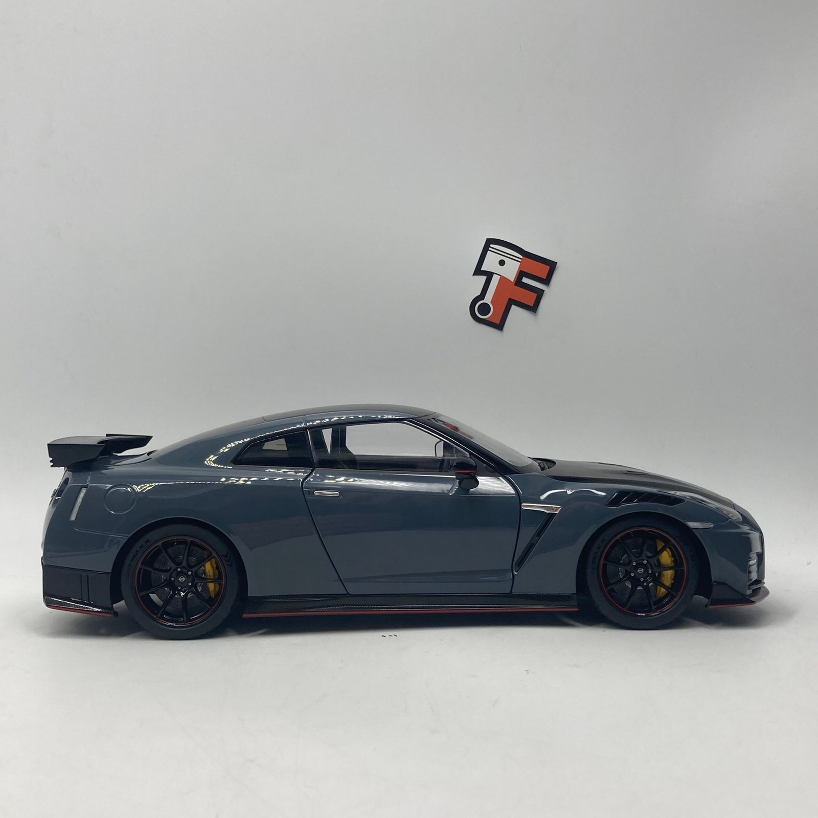 Nissan GT-R (R35) Nismo Special Edition Stealth Grey 1/18 – Image 2