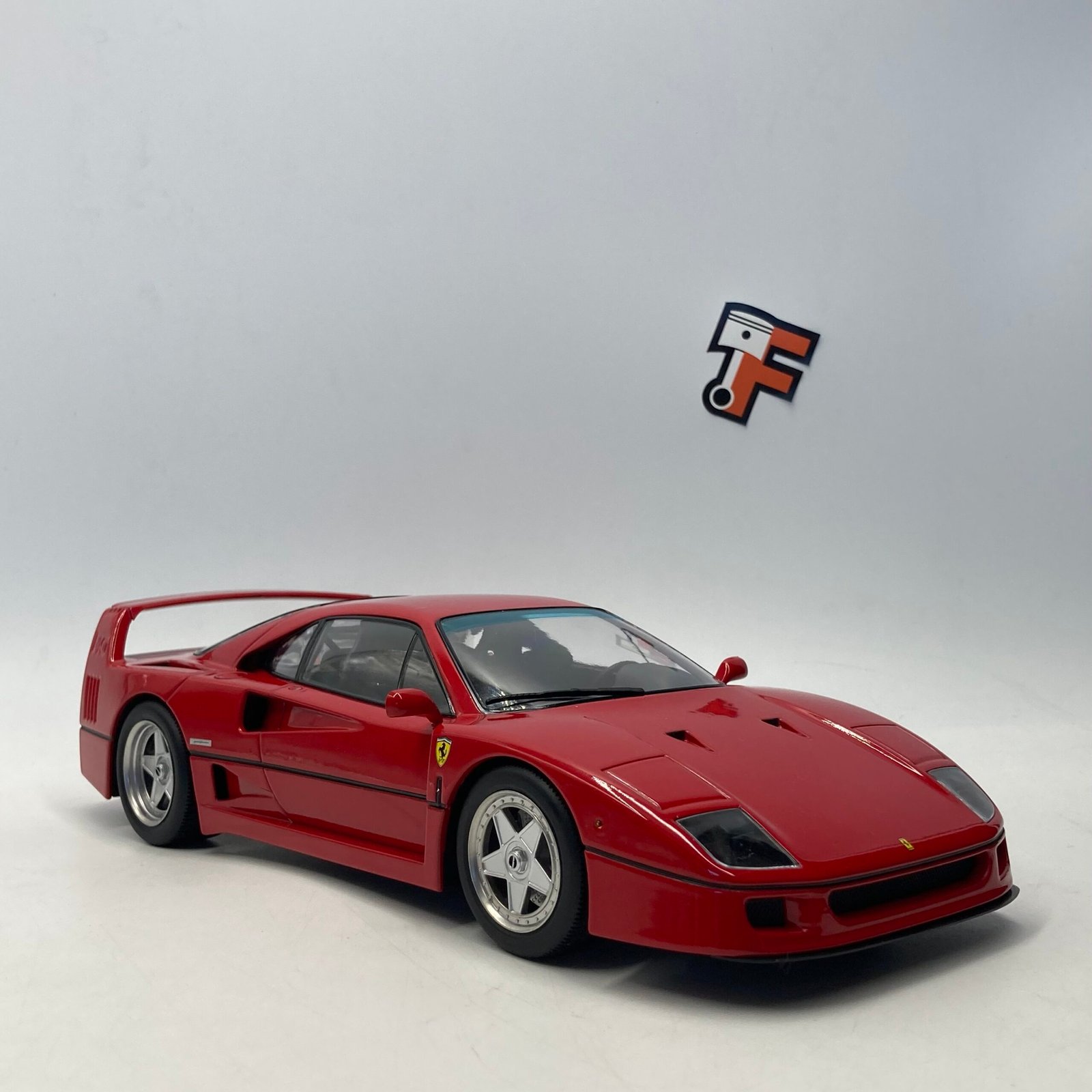 Miniature Ferrari F40 1/18 KK Scale vendue en Suisse par Frakaxessoires