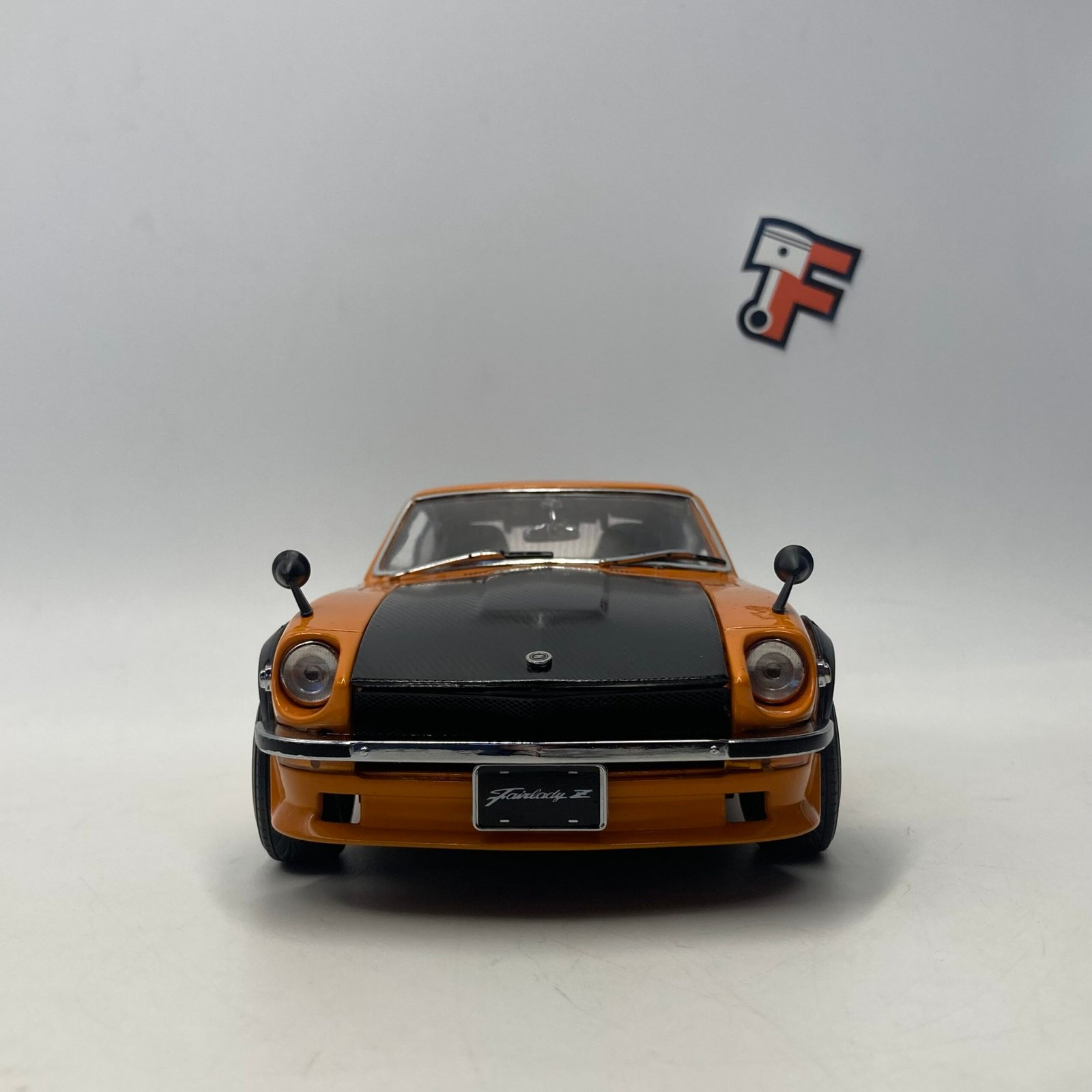 Datsun/Nissan 1971 Fairlady Z (S30) Orange – Image 2