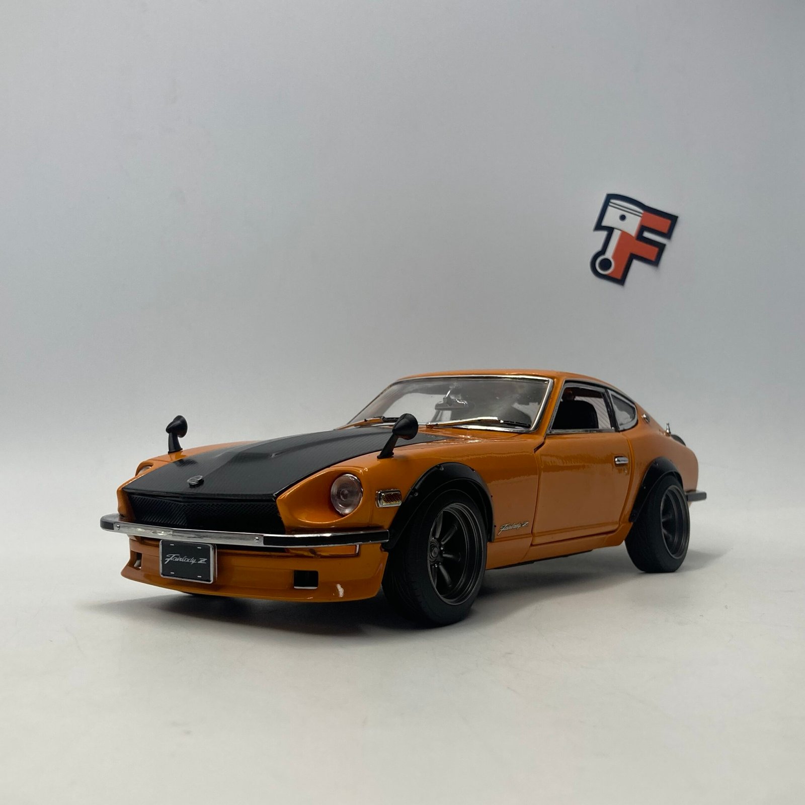Datsun/Nissan 1971 Fairlady Z (S30) Orange – Image 3